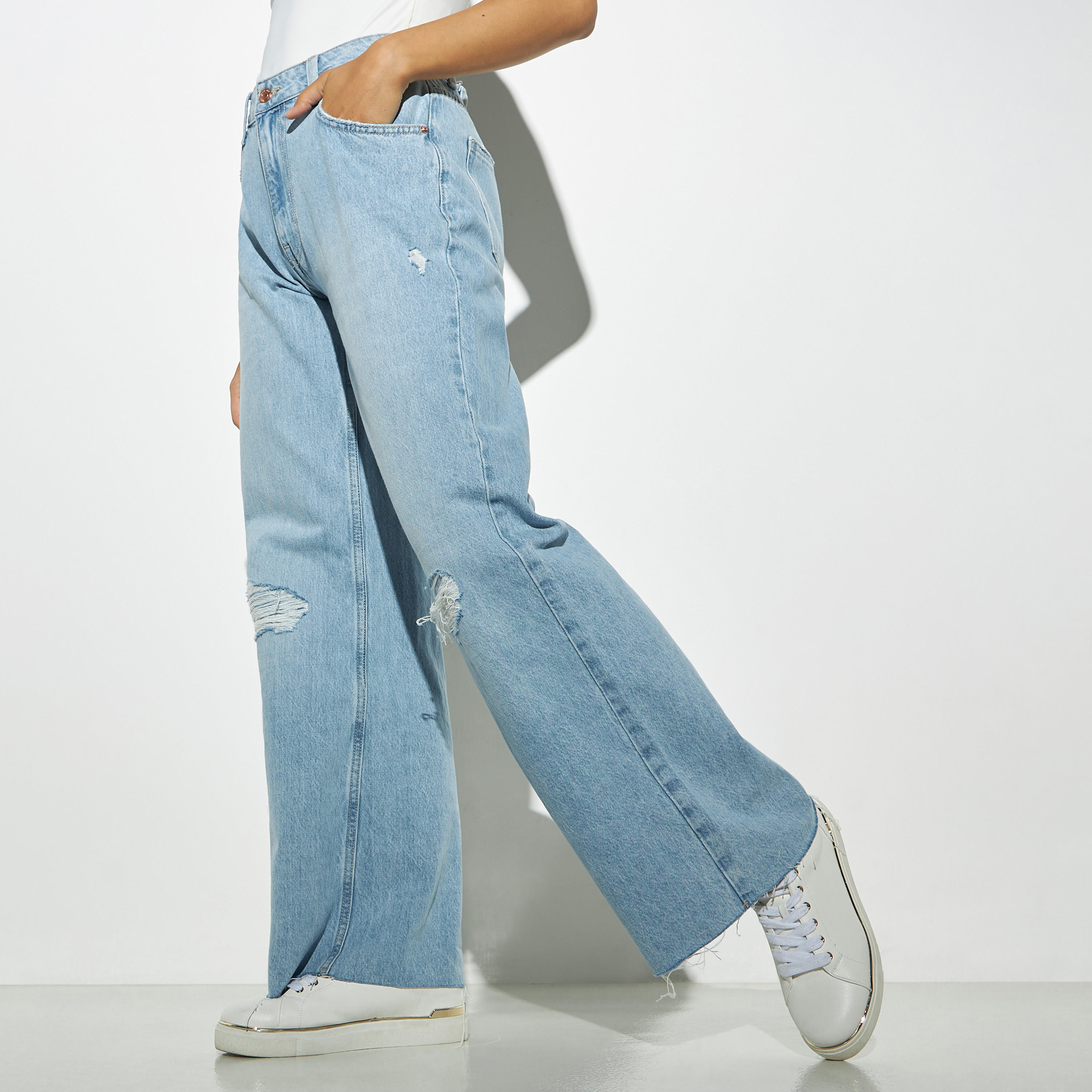 بنطلون جينز واسع الساقين بتفاصيل مضلعة وجيوب-women-clothing-bottoms-jeans-image-1