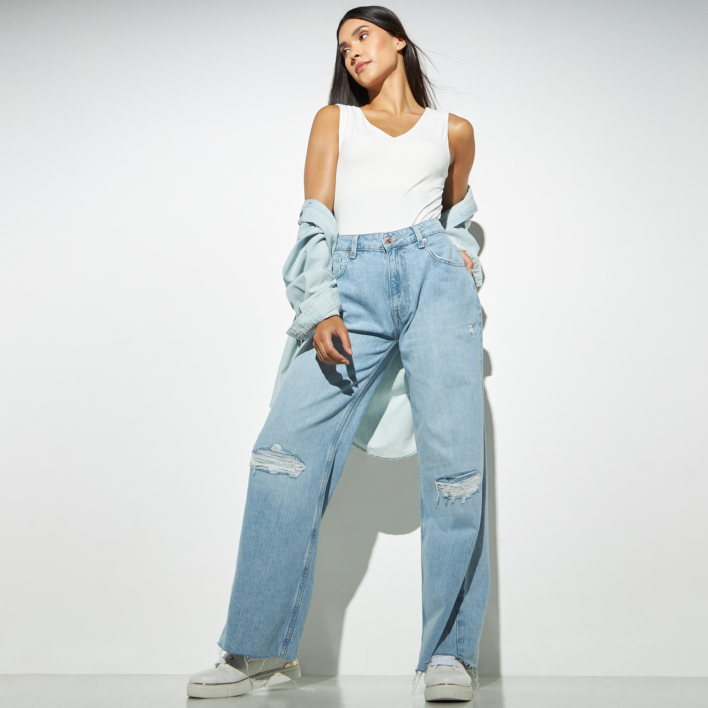 بنطلون جينز واسع الساقين بتفاصيل مضلعة وجيوب-women-clothing-bottoms-jeans-image-2