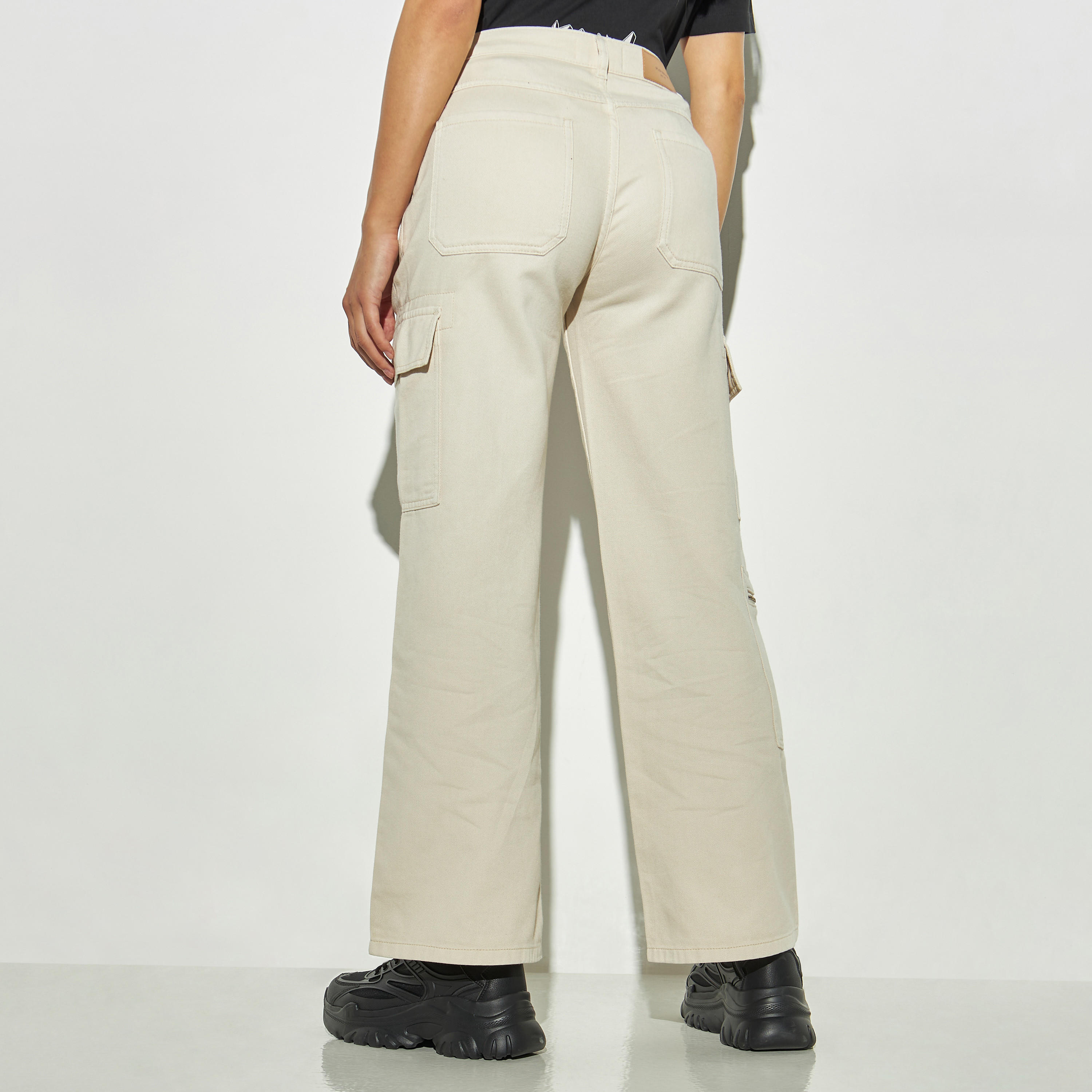 Solid Relaxed Fit Cargo Jeans with Button Closure-women-clothing-bottoms-jeans-image-3