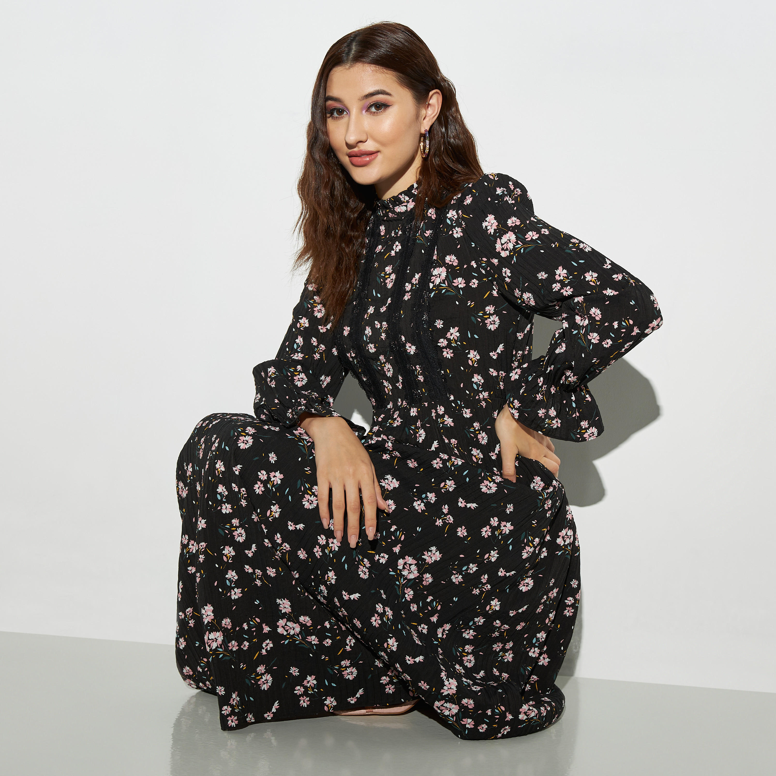فستان بياقة كشكش ودانتيل وطبعات أزهار-women-clothing-dresses-image-1