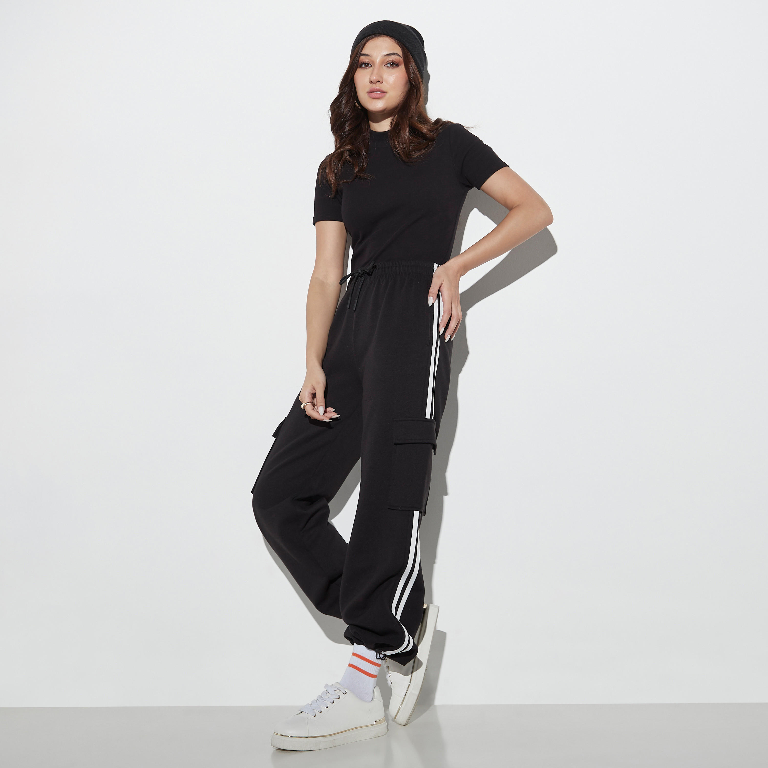 بنطلون رياضي كارجو برباط إغلاق وجيوب وشريطة-women-clothing-bottoms-joggers-image-2