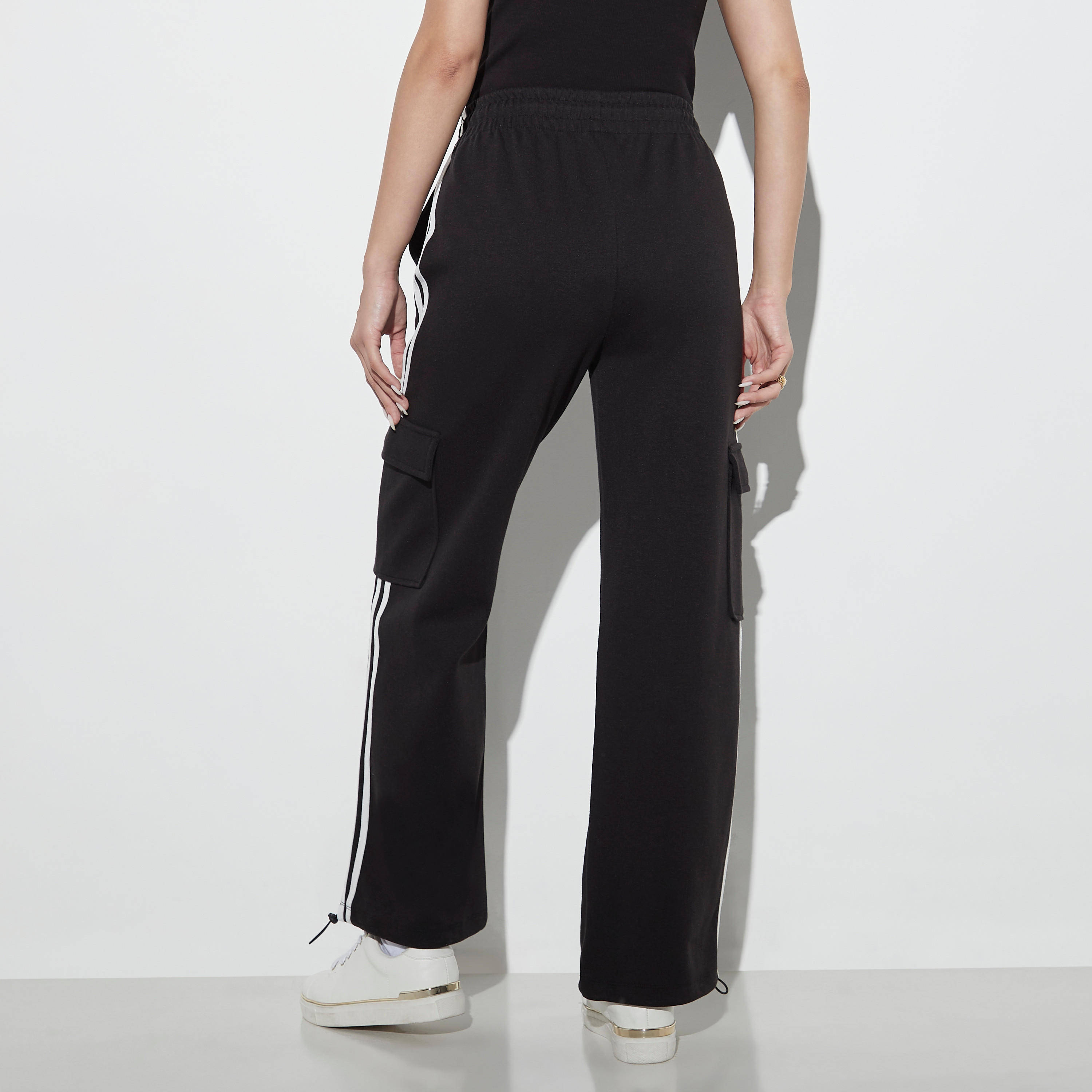 بنطلون رياضي كارجو برباط إغلاق وجيوب وشريطة-women-clothing-bottoms-joggers-image-3