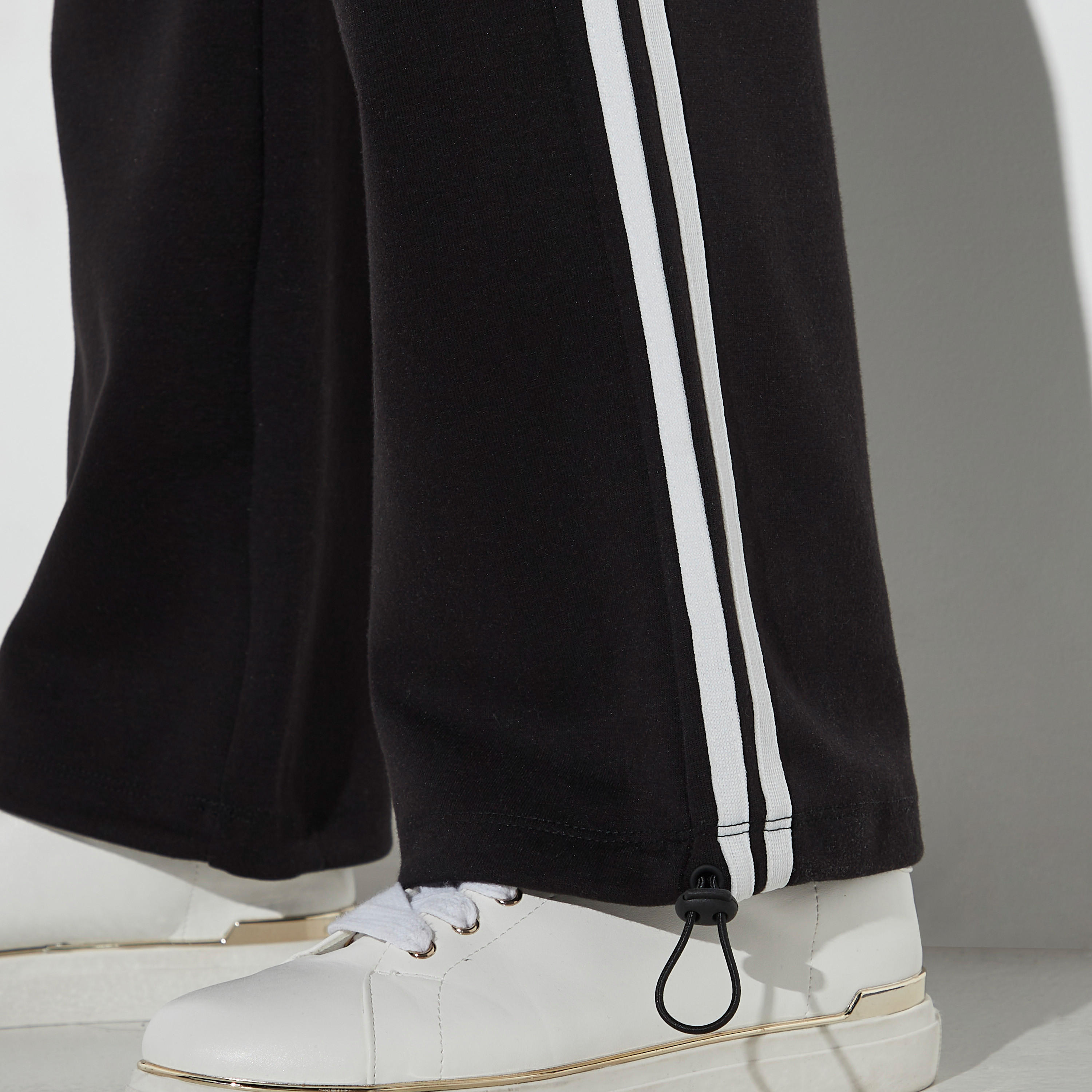 بنطلون رياضي كارجو برباط إغلاق وجيوب وشريطة-women-clothing-bottoms-joggers-image-5
