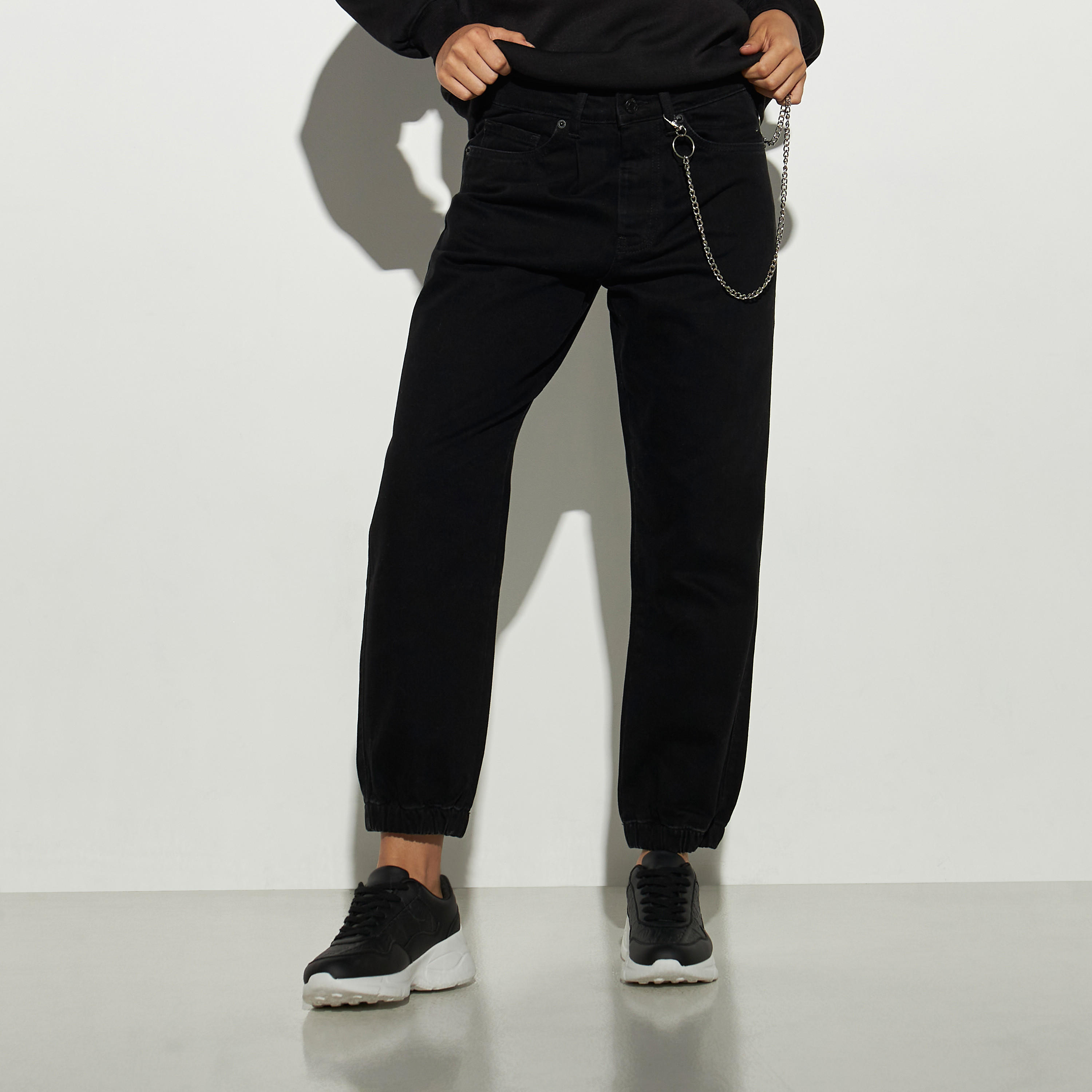 بنطلون جينز سادة بجيوب وزينة سلسلة قابلة للفصل-women-clothing-bottoms-jeans-image-4