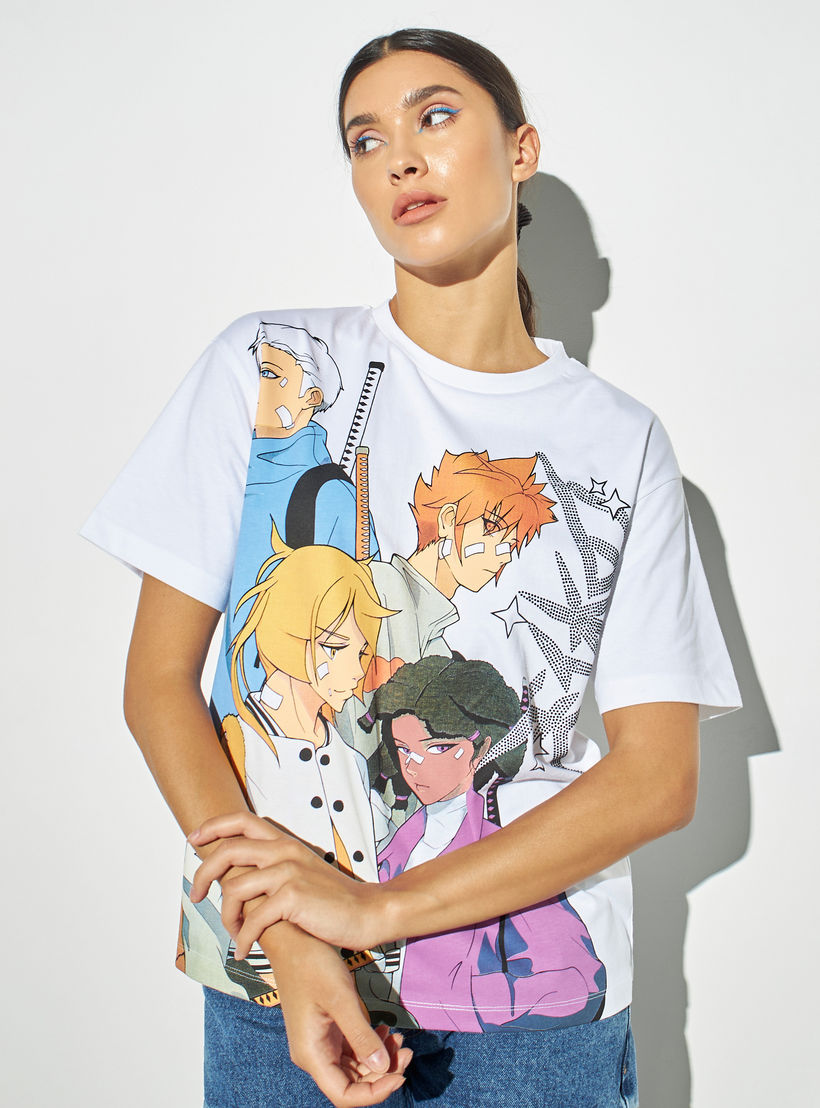 تيشيرت بياقة ضيّقة وأكمام قصيرة وطبعات جرافيك-women-clothing-tshirts-image-1
