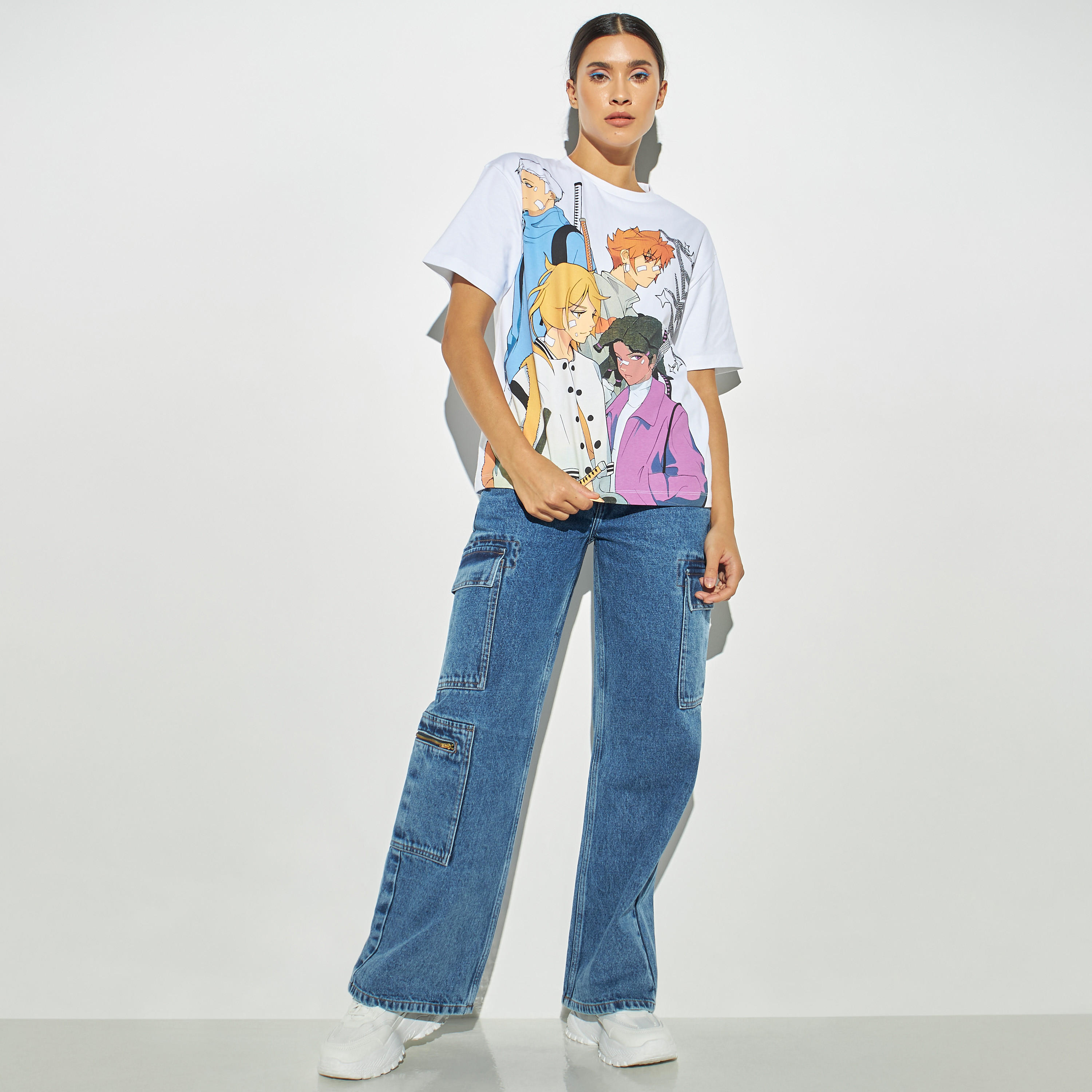 تيشيرت بياقة ضيّقة وأكمام قصيرة وطبعات جرافيك-women-clothing-tshirts-image-2