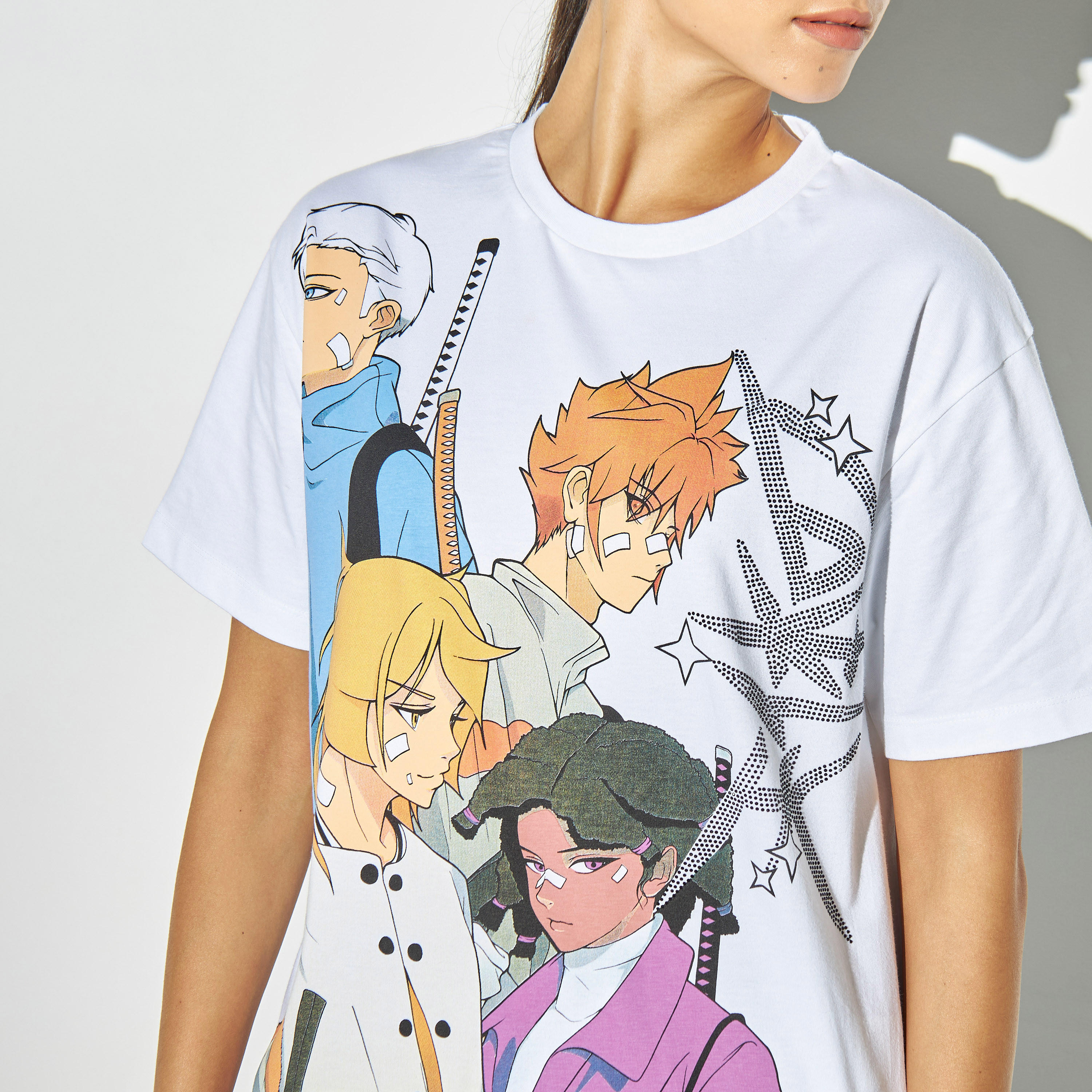 تيشيرت بياقة ضيّقة وأكمام قصيرة وطبعات جرافيك-women-clothing-tshirts-image-4