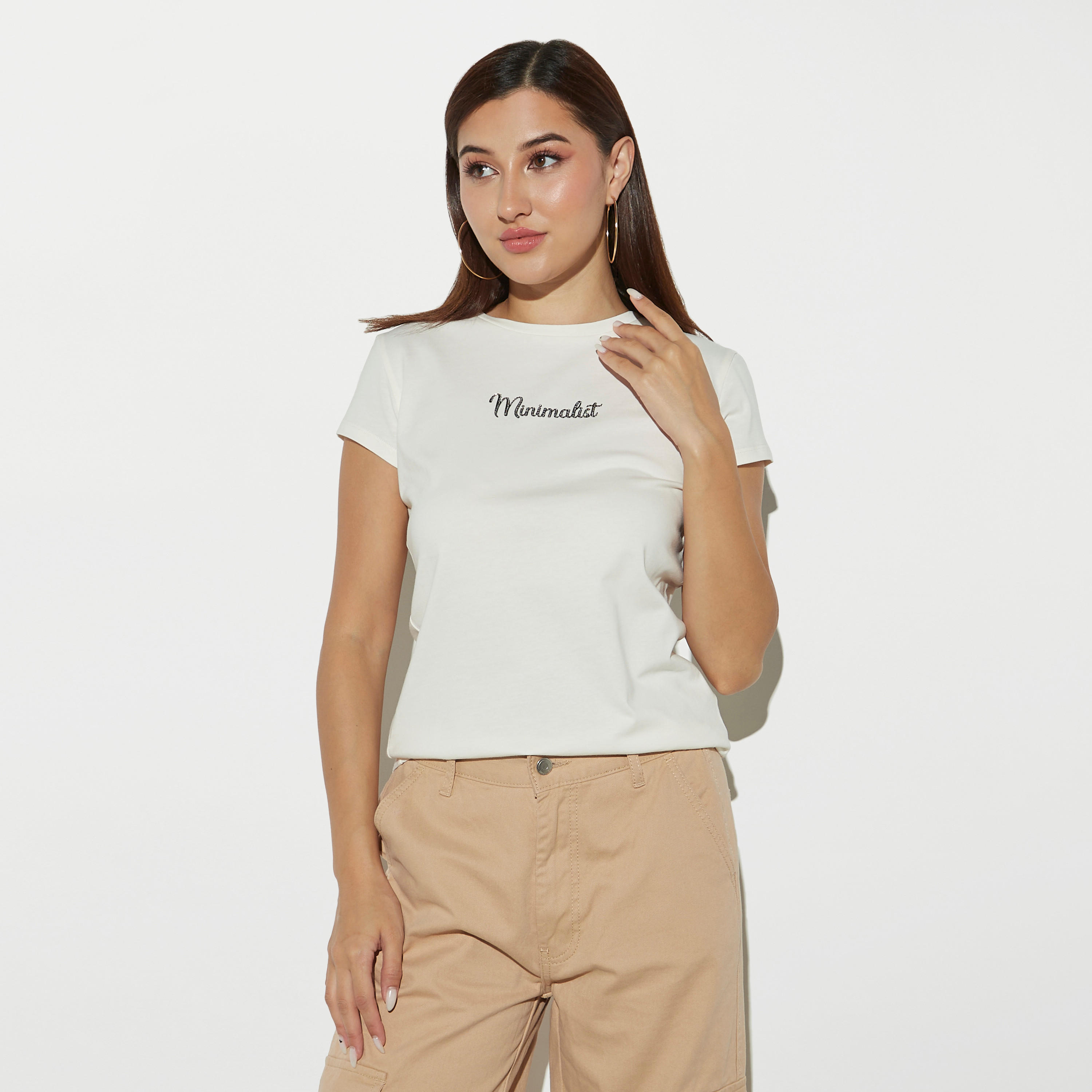 تيشيرت قطن بياقة ضيقة وأكمام كاب وطبعات جرافيك-women-clothing-tshirts-image-1
