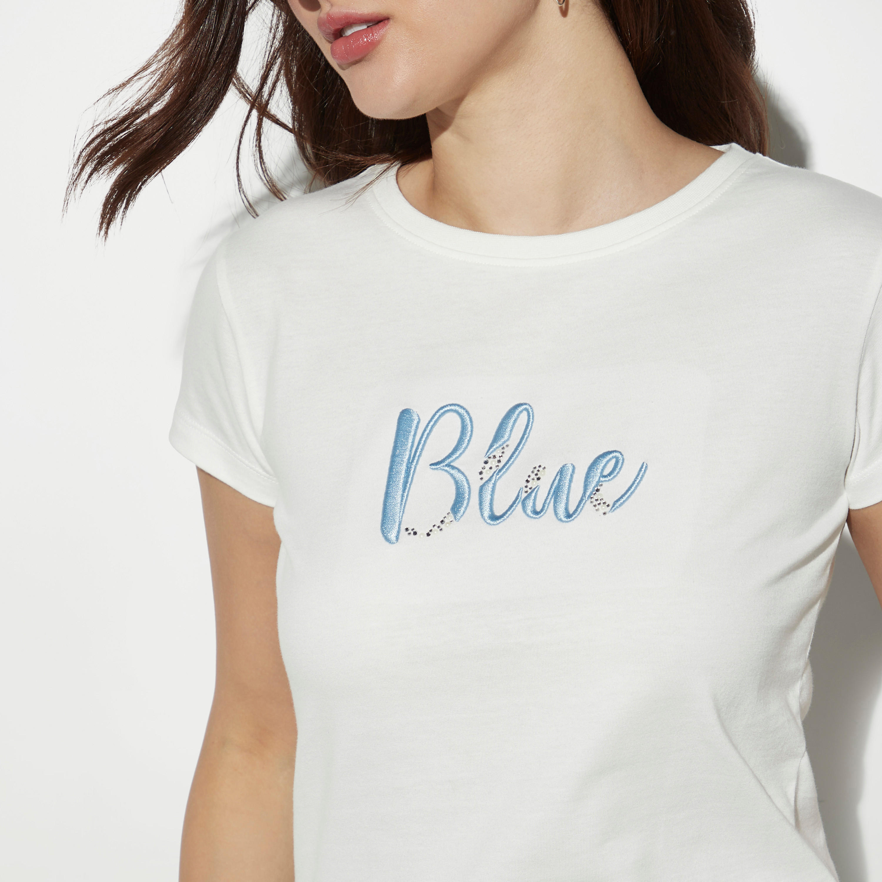 تيشيرت مطرّز بأكمام قصيرة وياقة ضيقة-women-clothing-tshirts-image-4