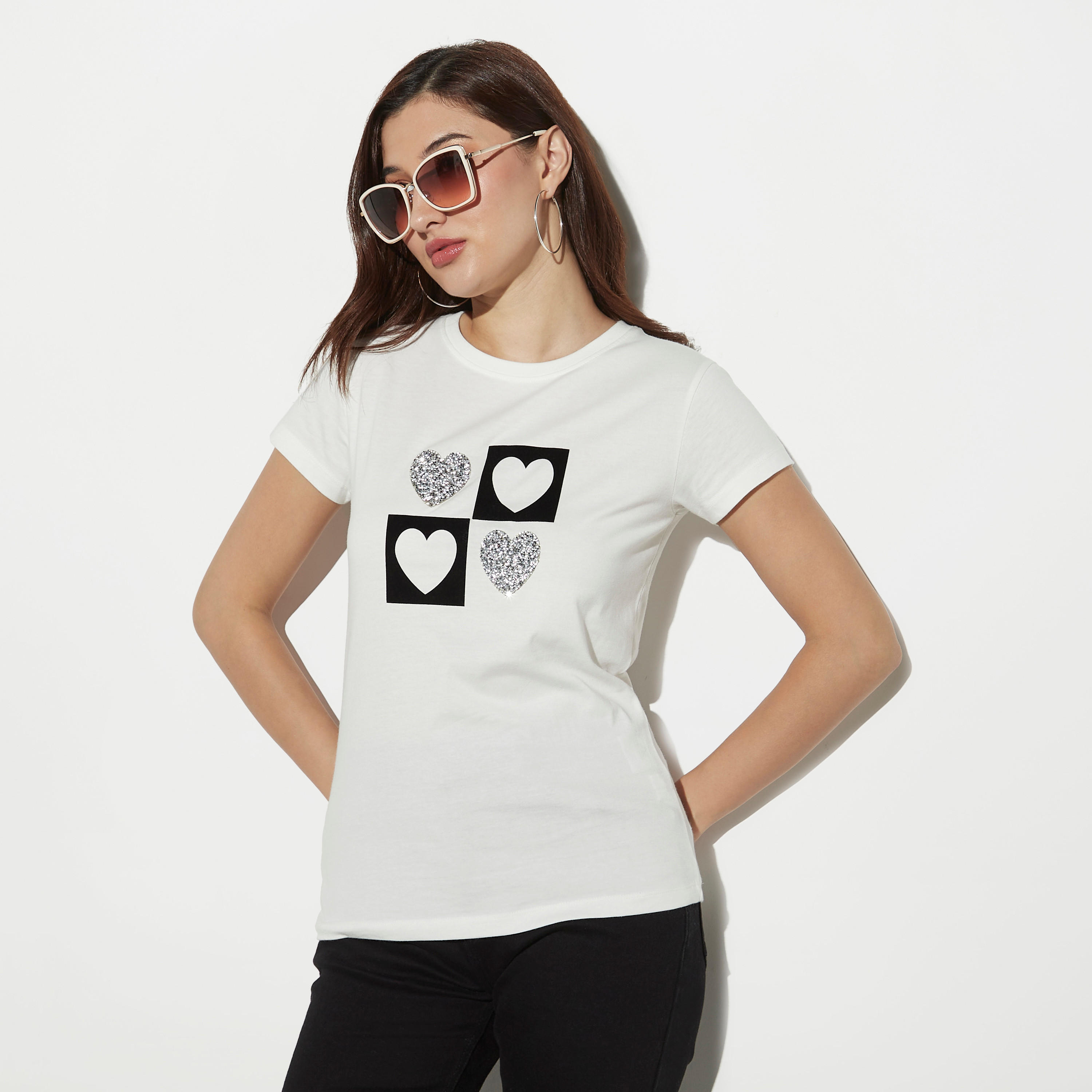تيشيرت بياقة ضيقة وأكمام قصيرة وطبعات-women-clothing-tshirts-image-1
