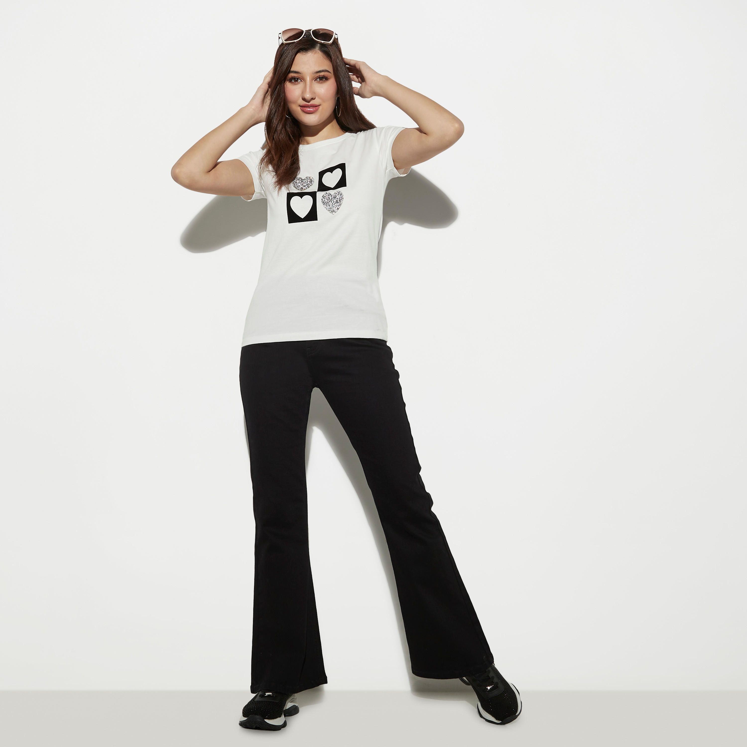 تيشيرت بياقة ضيقة وأكمام قصيرة وطبعات-women-clothing-tshirts-image-2