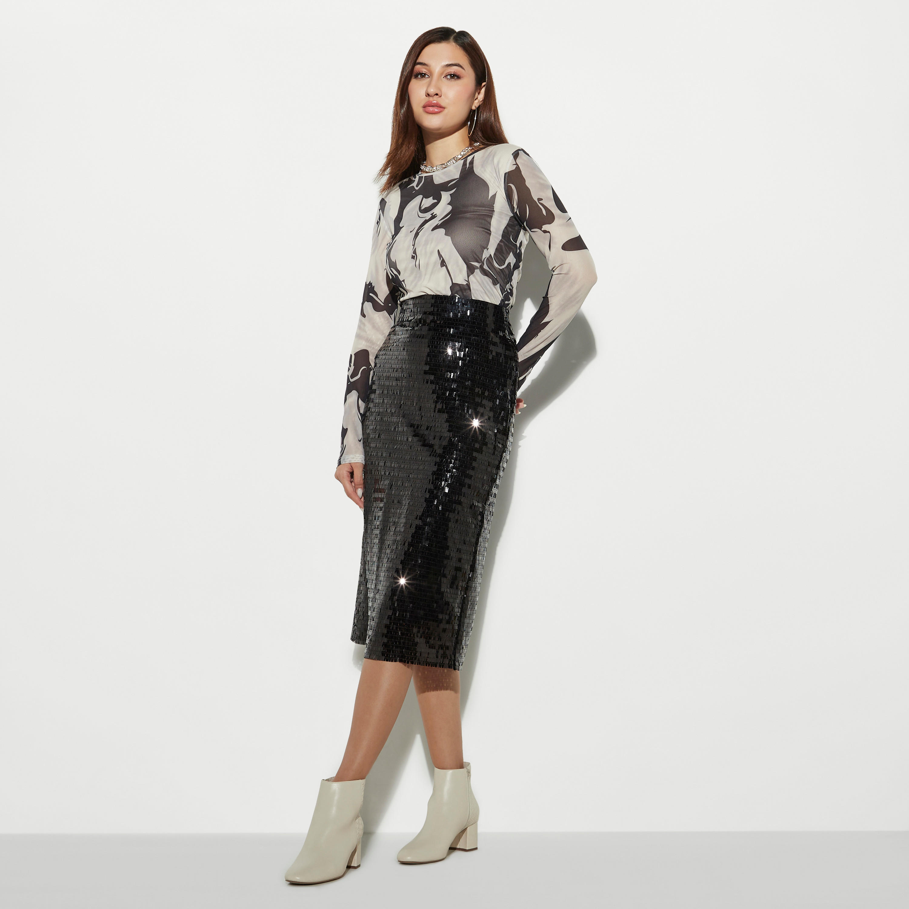 بلوزة بياقة مستديرة وأكمام طويلة وطبعات-women-clothing-shirtsandblouses-blouses-image-2
