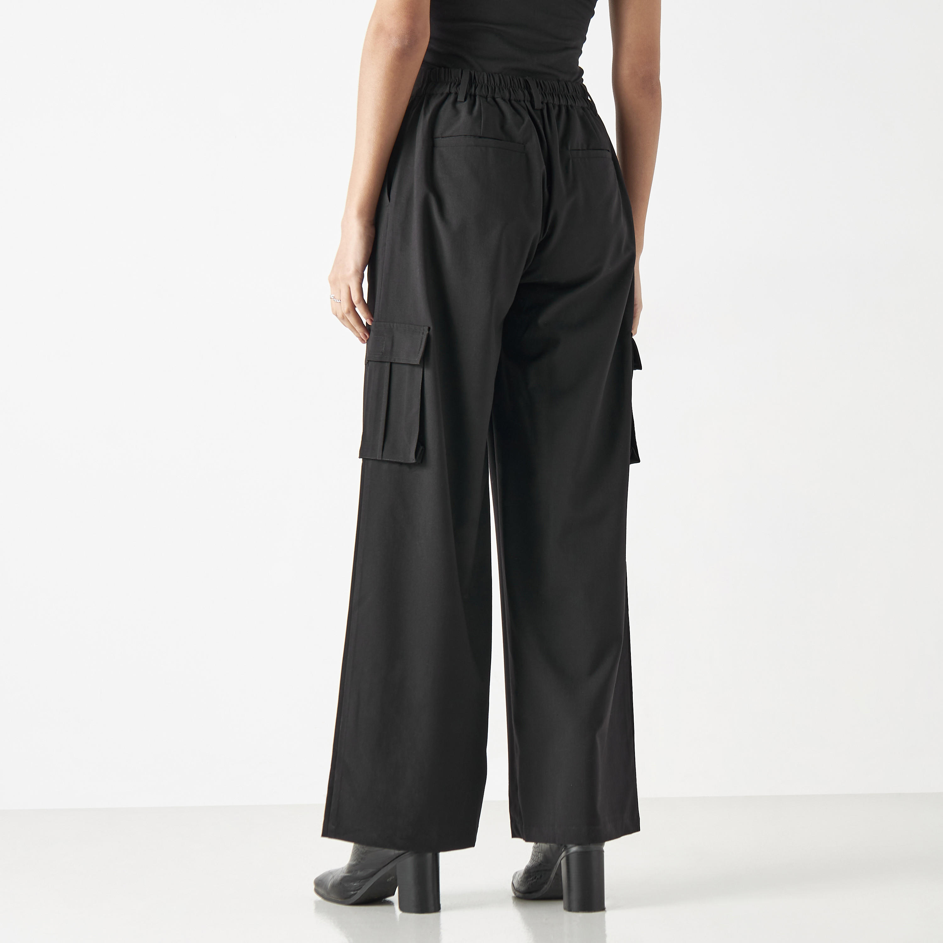 بنطلون كارجو واسع الساق بقصة مريحة-women-clothing-bottoms-trousers-image-2