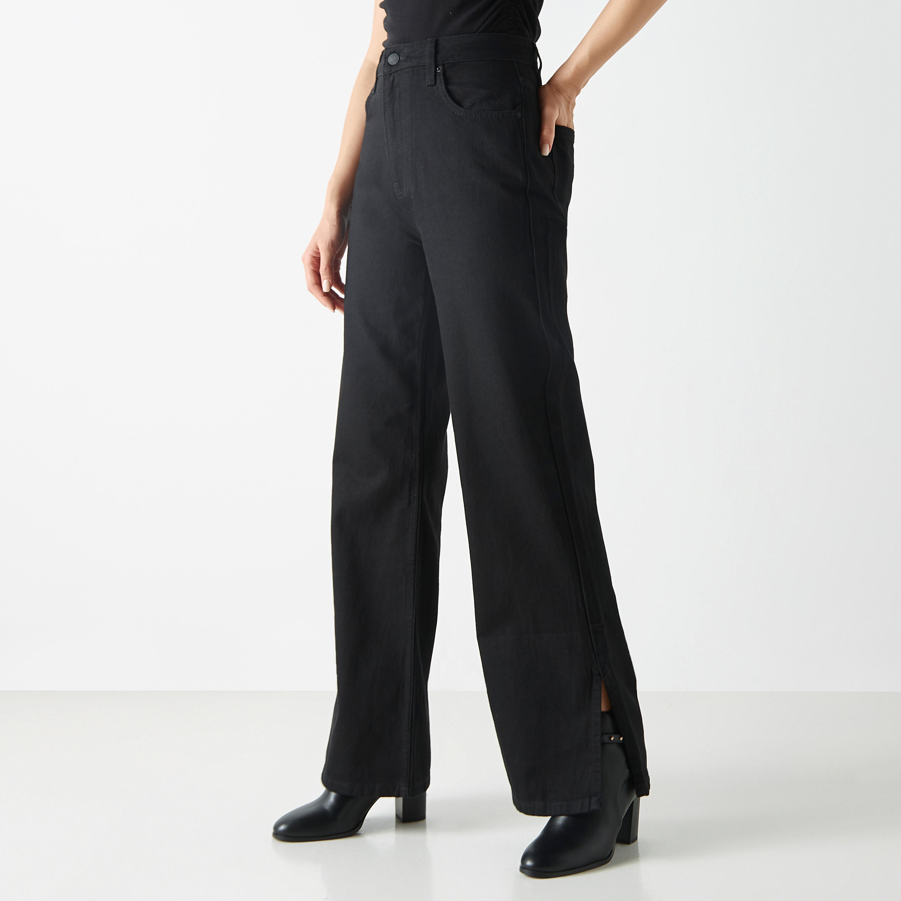 بنطلون جينز سادة واسع الساقين بجيوب-women-clothing-bottoms-jeans-image-4