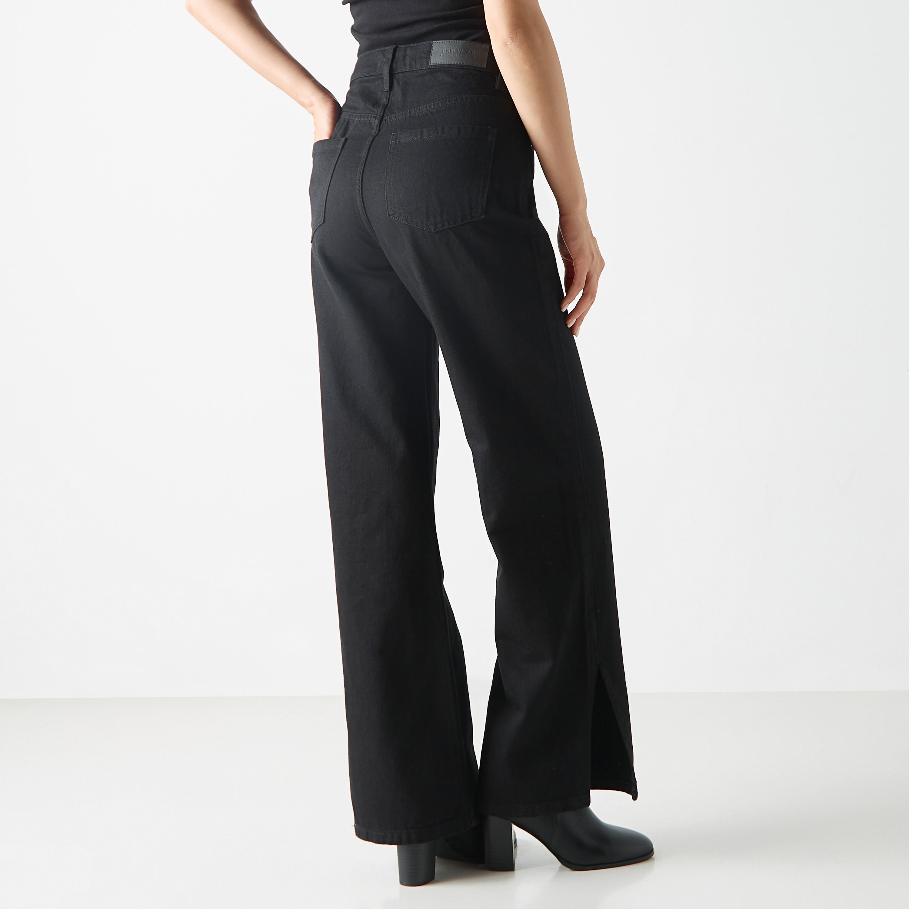 بنطلون جينز سادة واسع الساقين بجيوب-women-clothing-bottoms-jeans-image-2