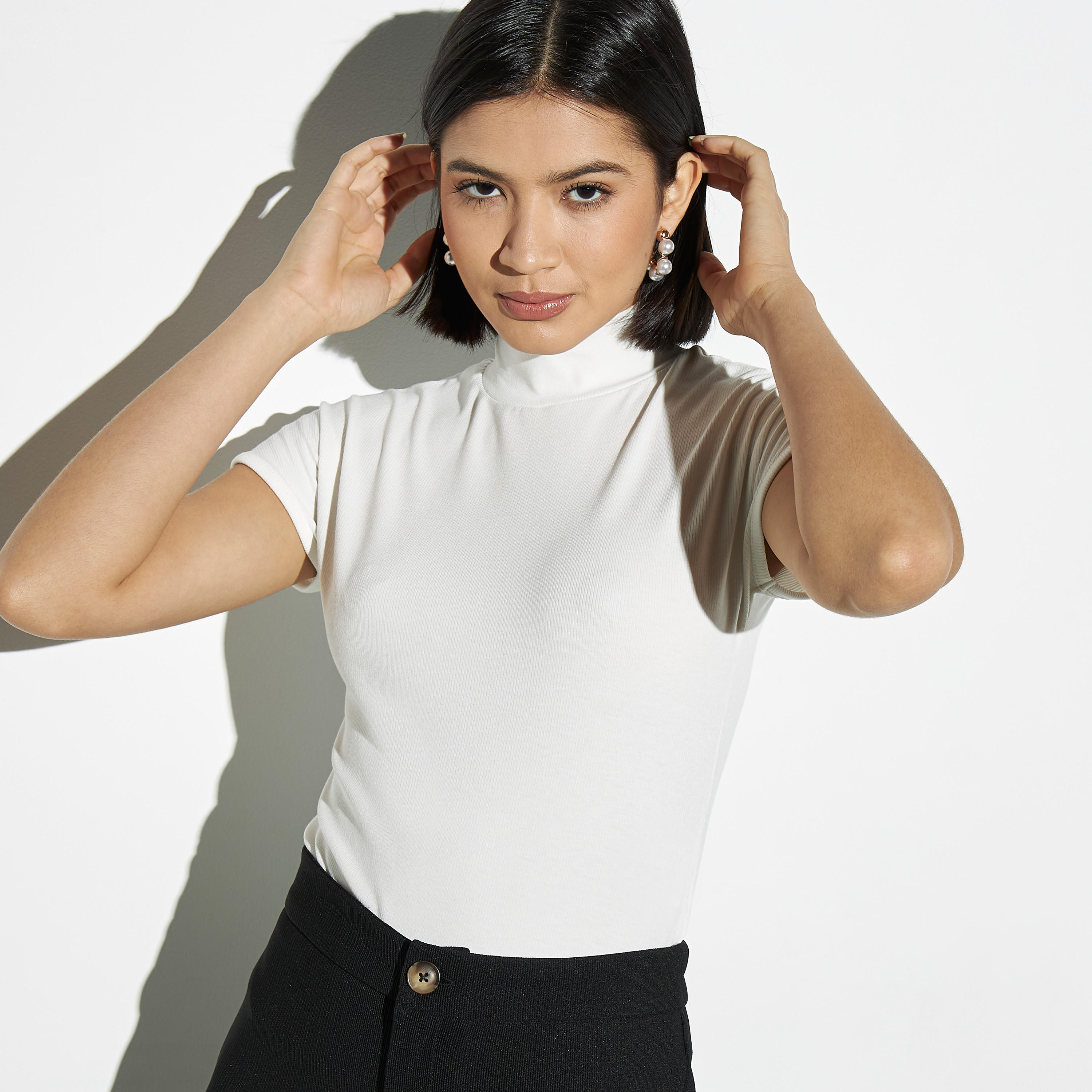 تيشيرت مضلّع بياقة عالية وأكمام متمدّدة-women-clothing-tshirts-image-1