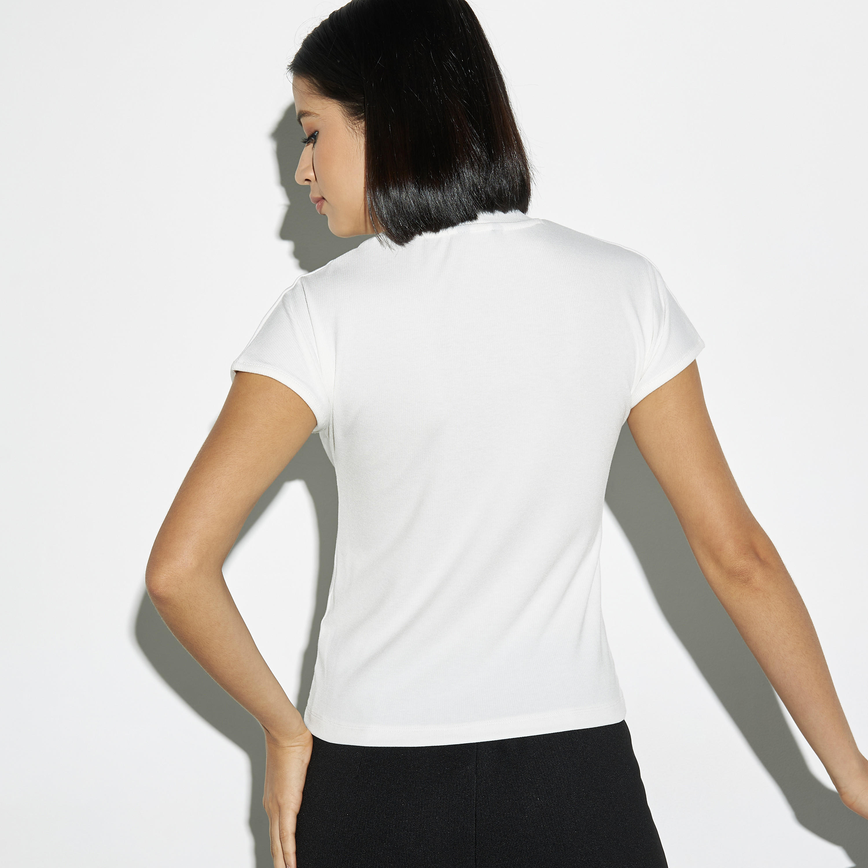 تيشيرت مضلّع بياقة عالية وأكمام متمدّدة-women-clothing-tshirts-image-3