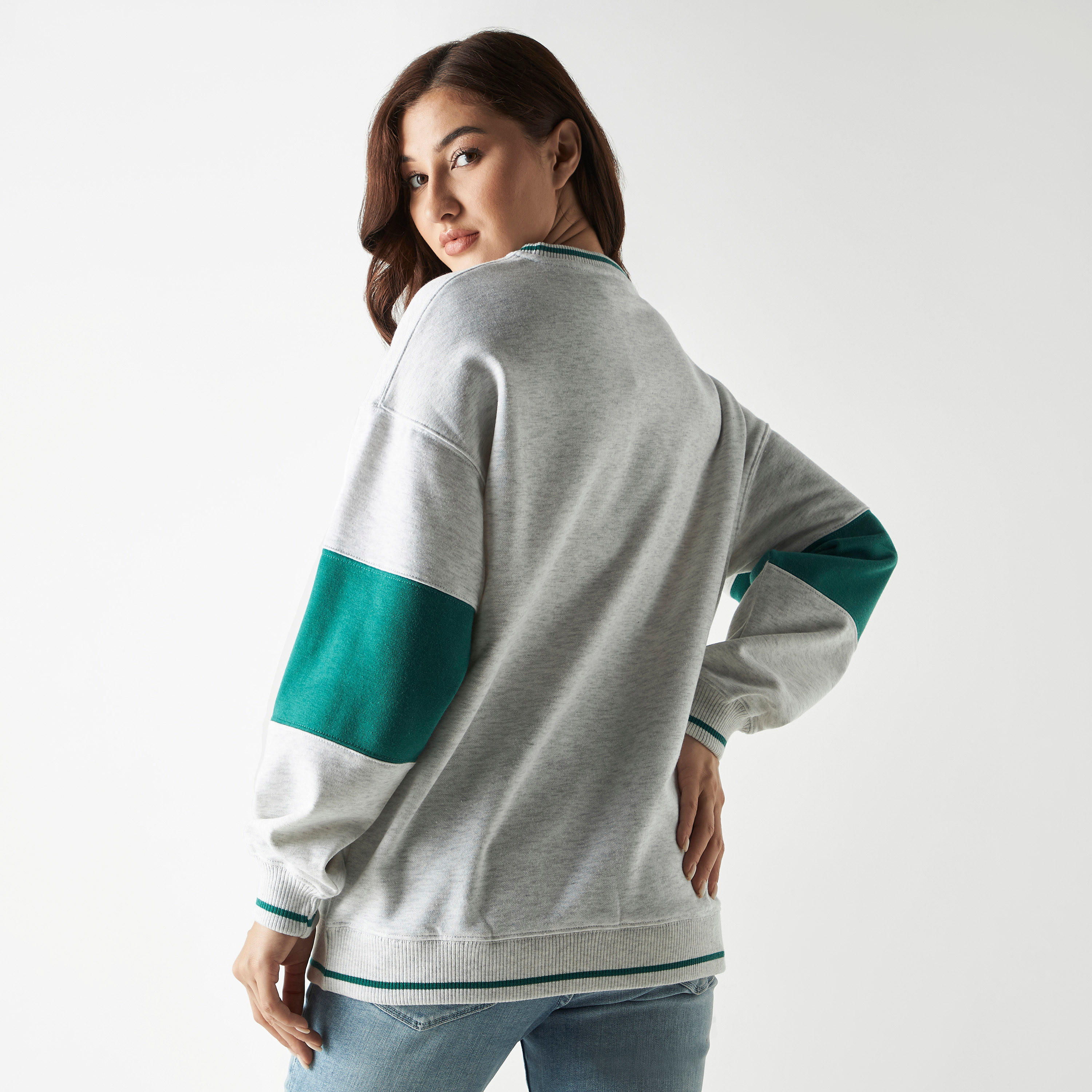 سويت شيرت بأكمام طويلة وطبعات-women-winterwear-hoodiesandsweatshirts-sweatshirts-image-2