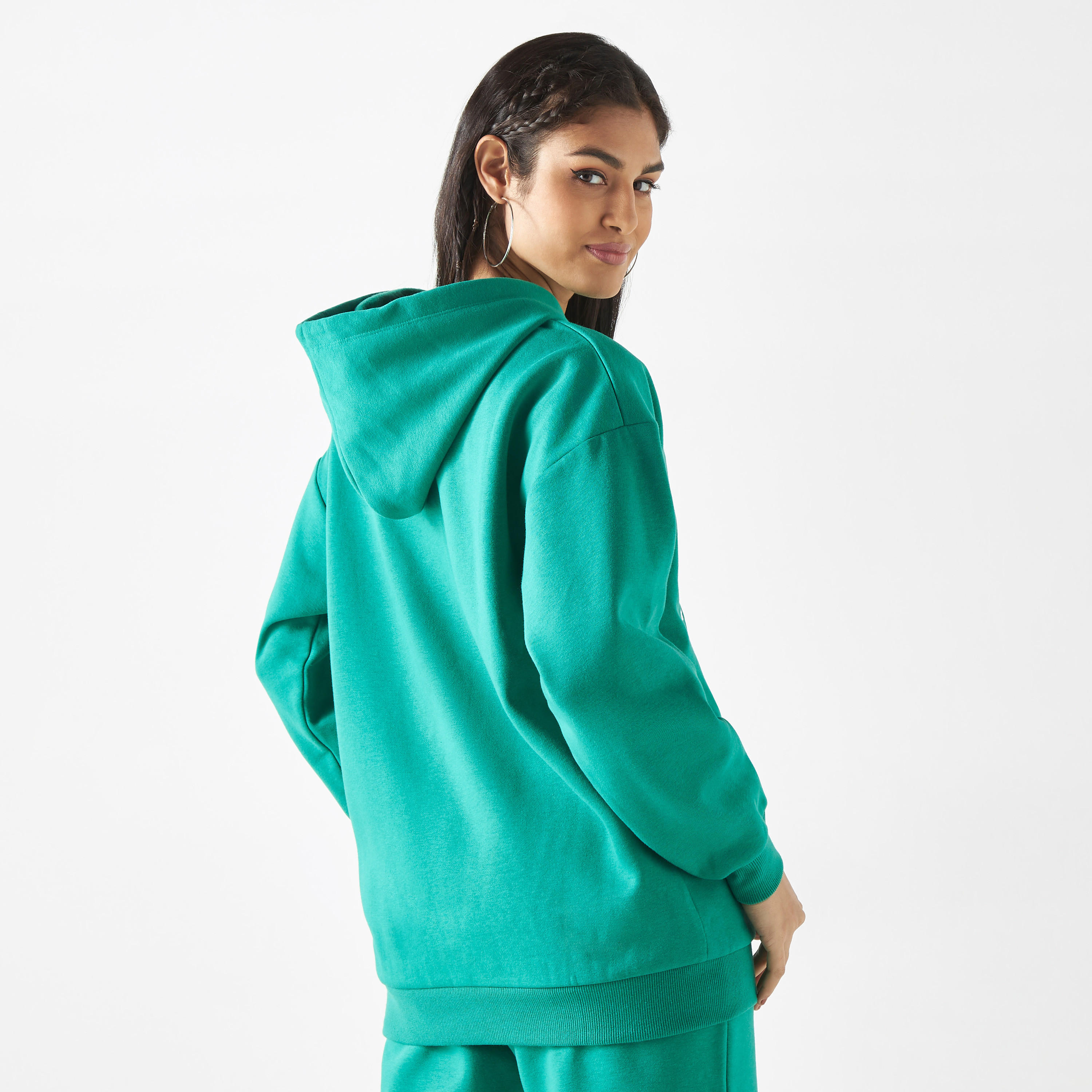 هودي نيوبرين مطرّز بأكمام بأكتاف منسدلة-women-winterwear-hoodiesandsweatshirts-hoodies-image-3