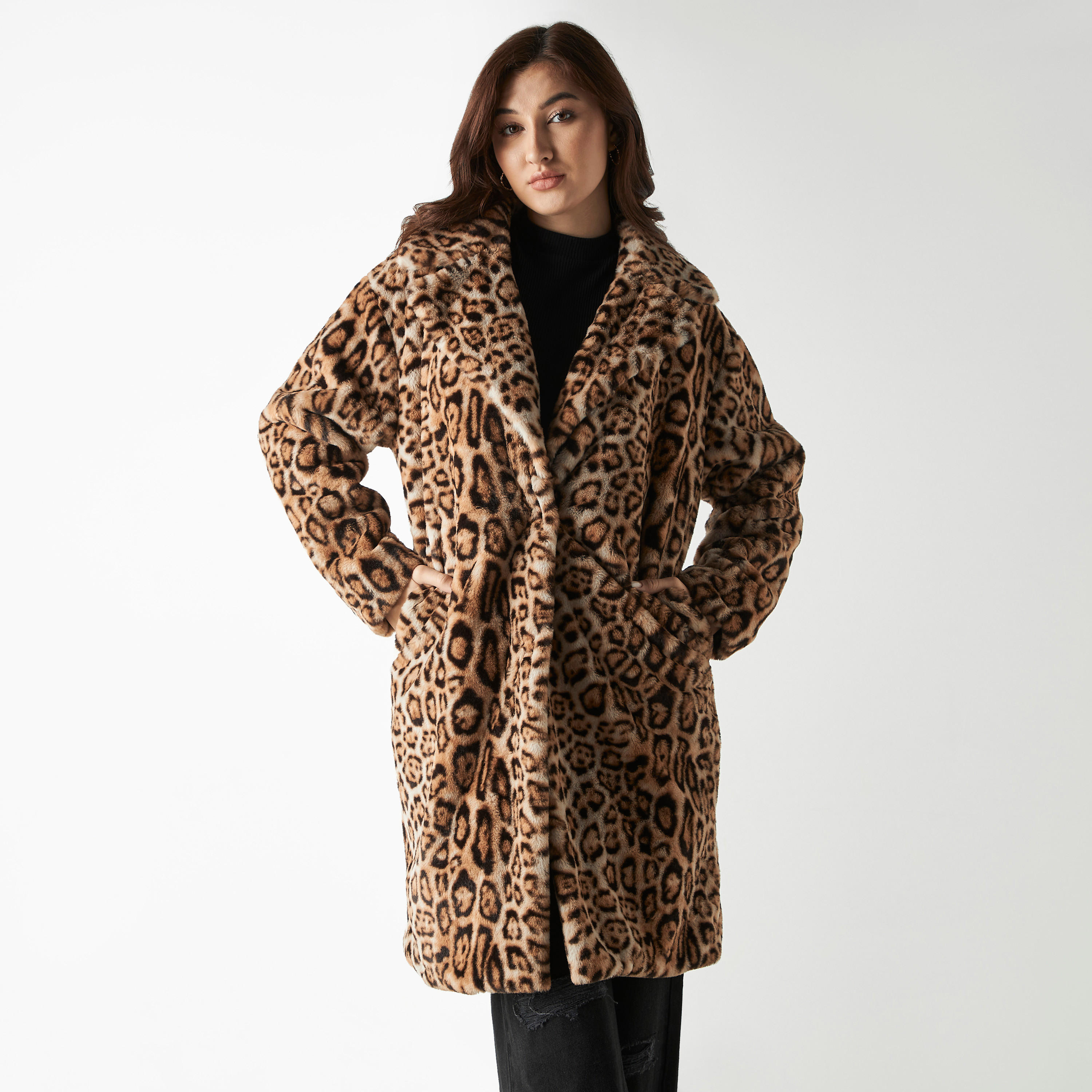 معطف بياقة مطويّة وجيوب وطبعات-women-clothing-coatsandjackets-coats-image-1