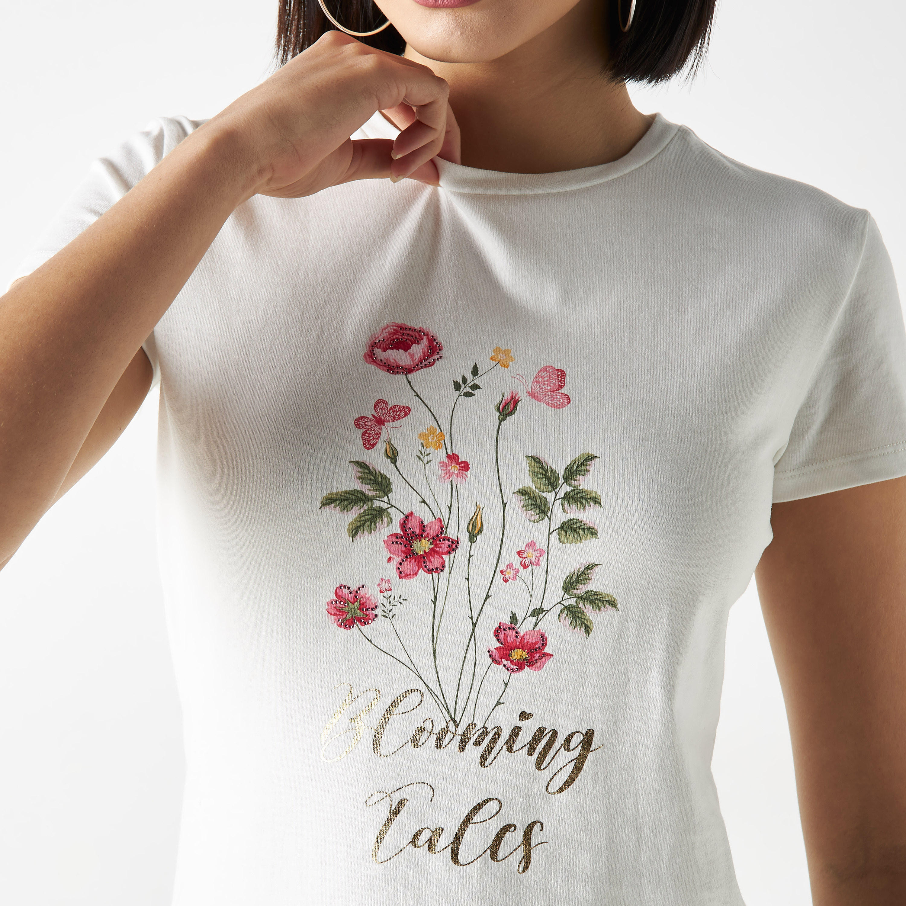 تيشيرت بياقة ضيّقة وأكمام كاب وطبعات أزهار-women-clothing-tshirts-image-4