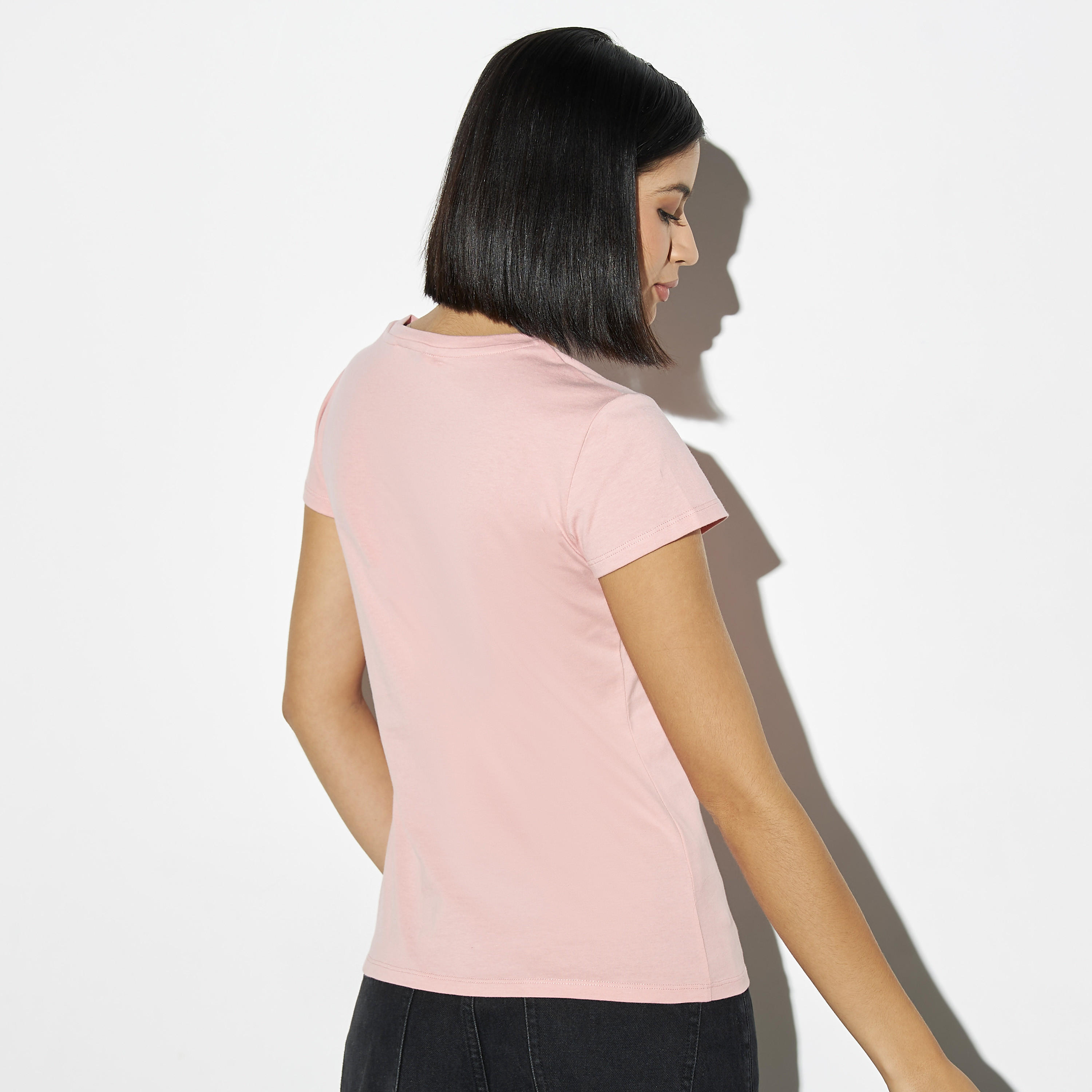 تيشيرت مزيّن بياقة ضيّقة وأكمام كاب-women-clothing-tshirts-image-3