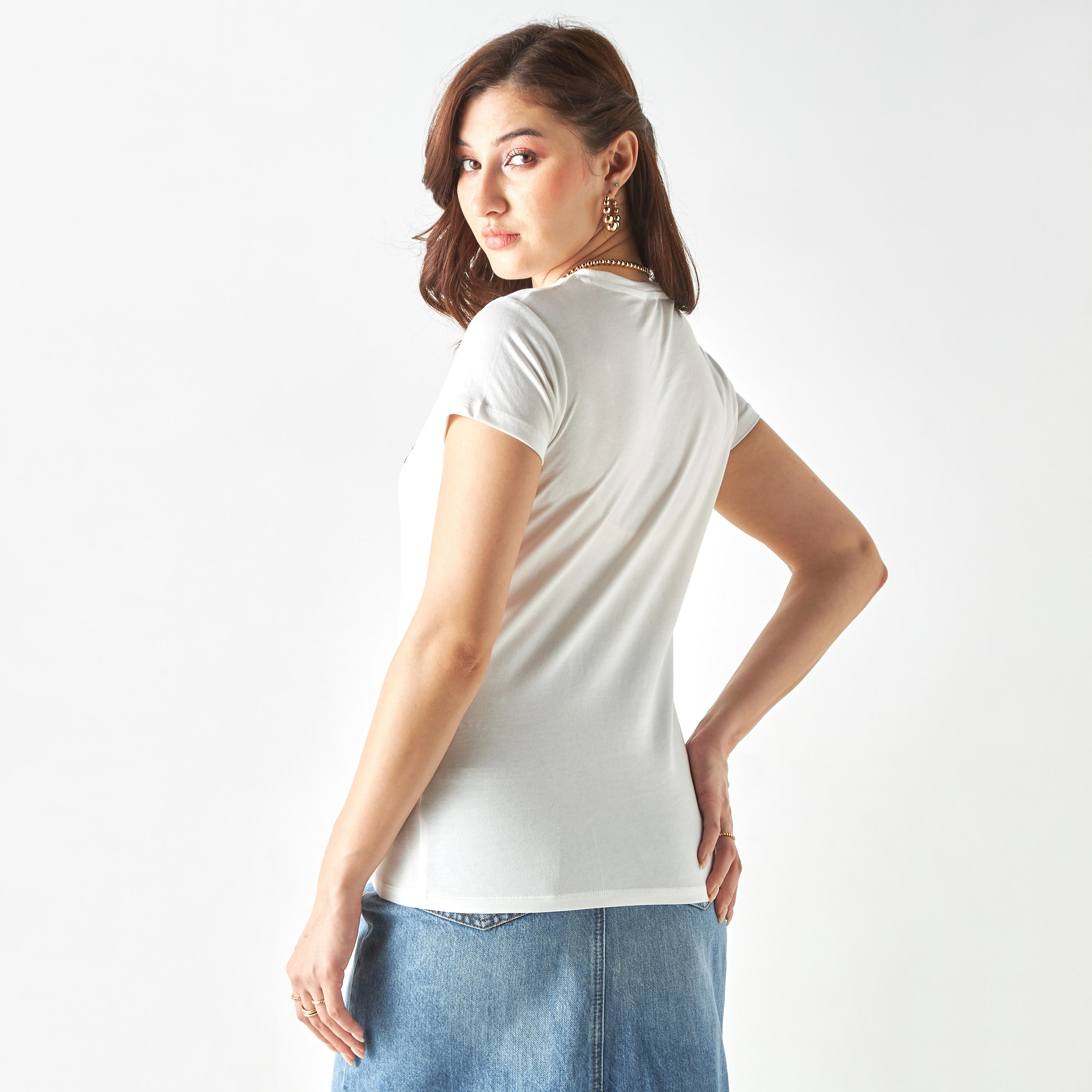تيشيرت مطرز بياقة ضيقة وأكمام قصيرة-women-clothing-tshirts-image-3