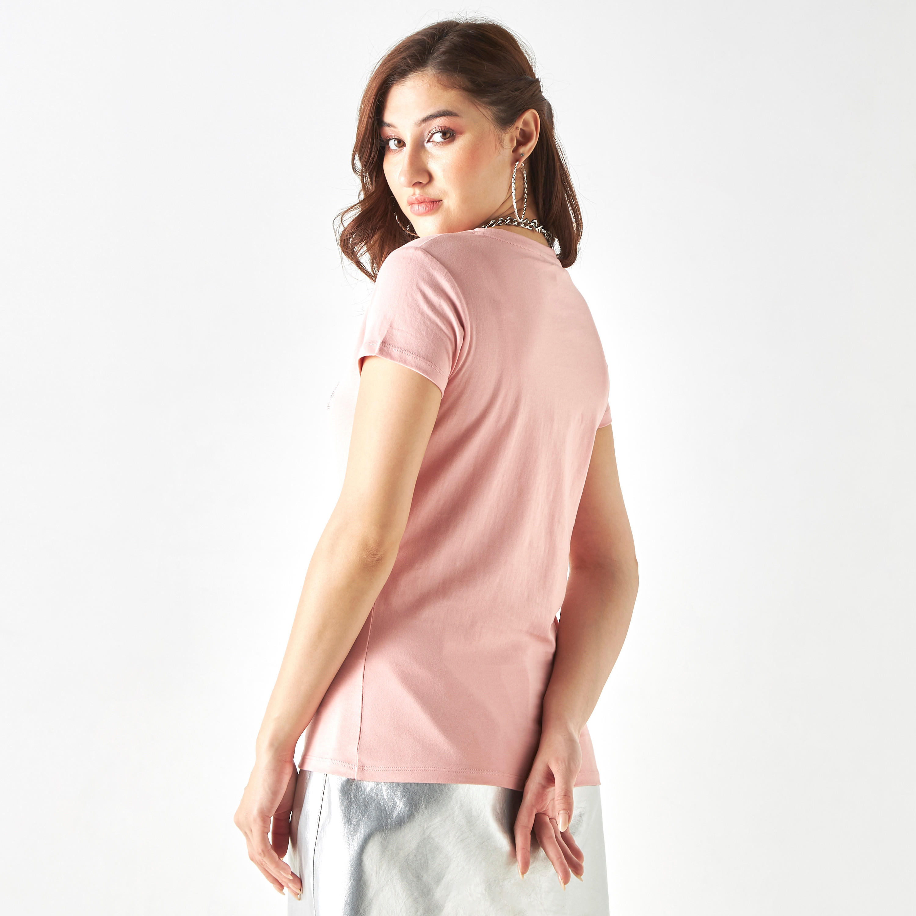 تيشيرت بزينة شعار وياقة ضيقة وأكمام قصيرة من جونيورز-women-clothing-tshirts-image-3
