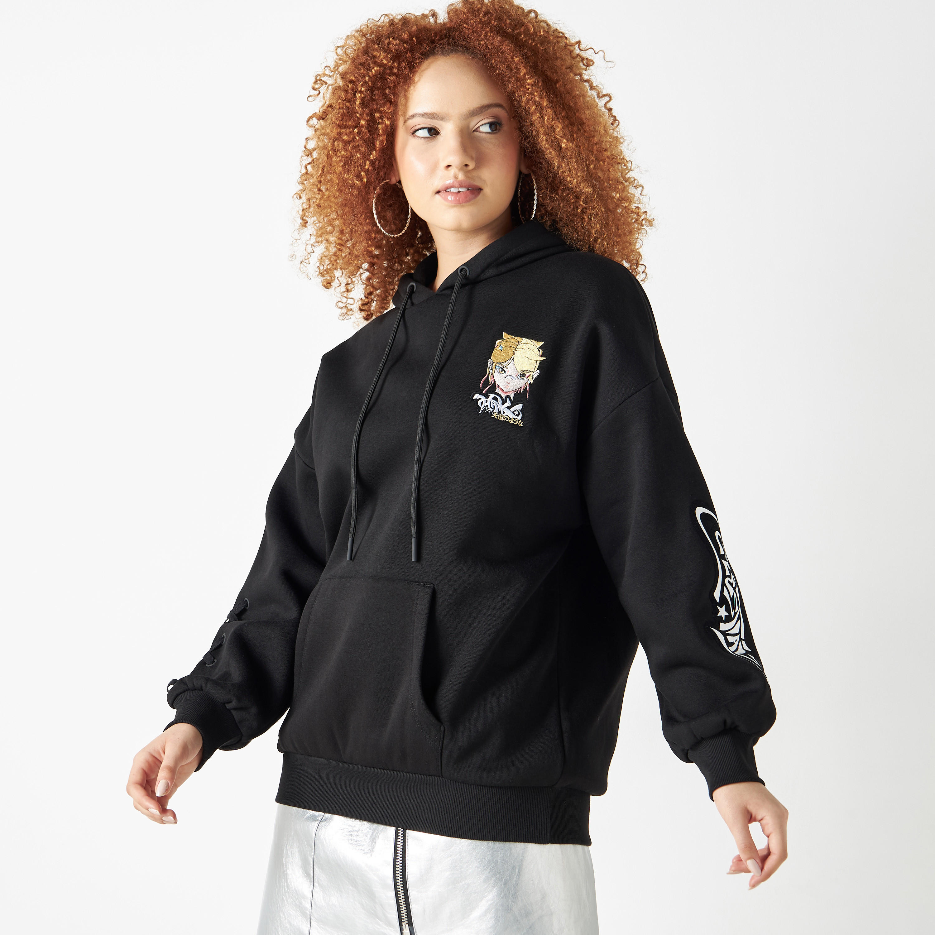 هودي فضفاض بأكمام بأكتاف منسدلة وجيب كنغر وطبعات-women-winterwear-hoodiesandsweatshirts-hoodies-image-1