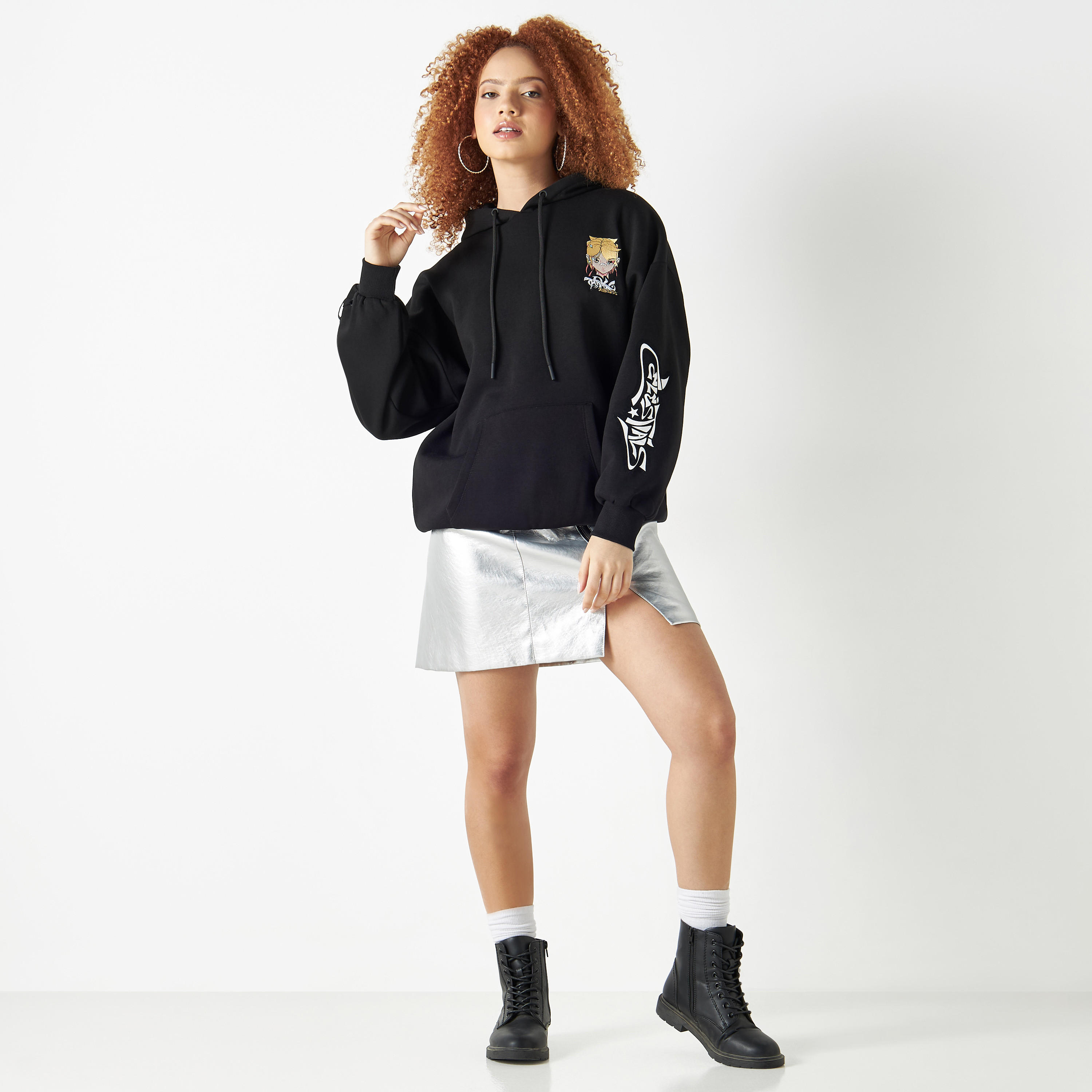 هودي فضفاض بأكمام بأكتاف منسدلة وجيب كنغر وطبعات-women-winterwear-hoodiesandsweatshirts-hoodies-image-2