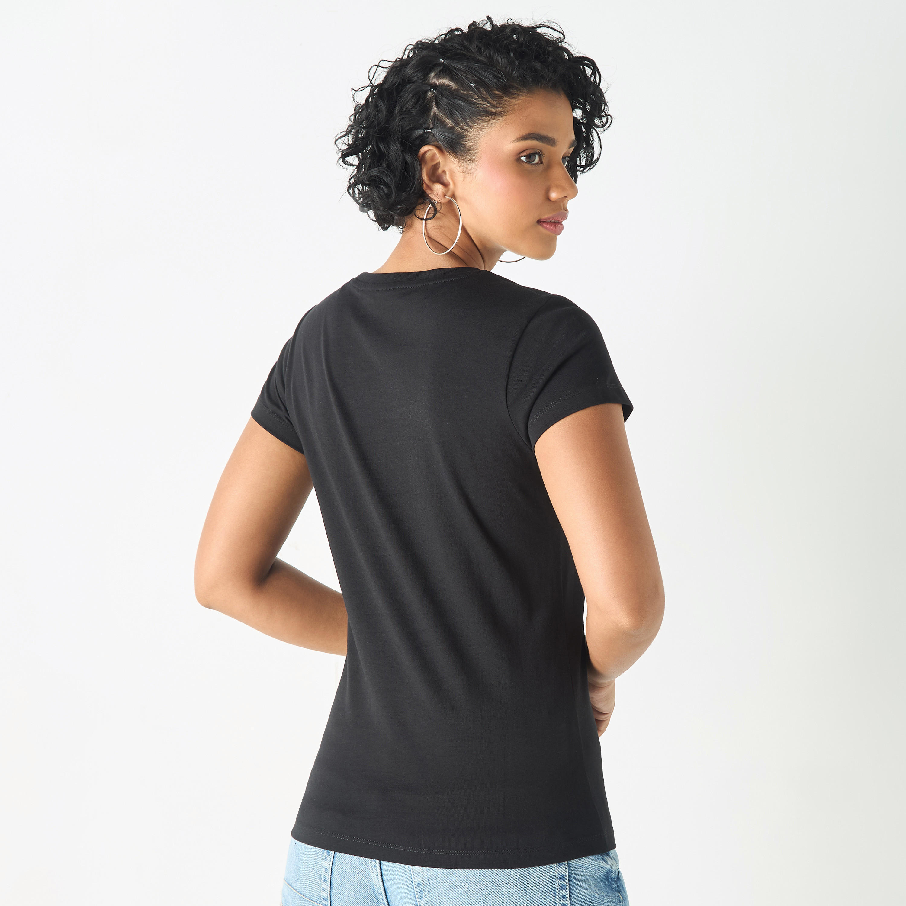 تيشيرت مطرّز بياقة ضيّقة وأكمام قصيرة-women-clothing-tshirts-image-3