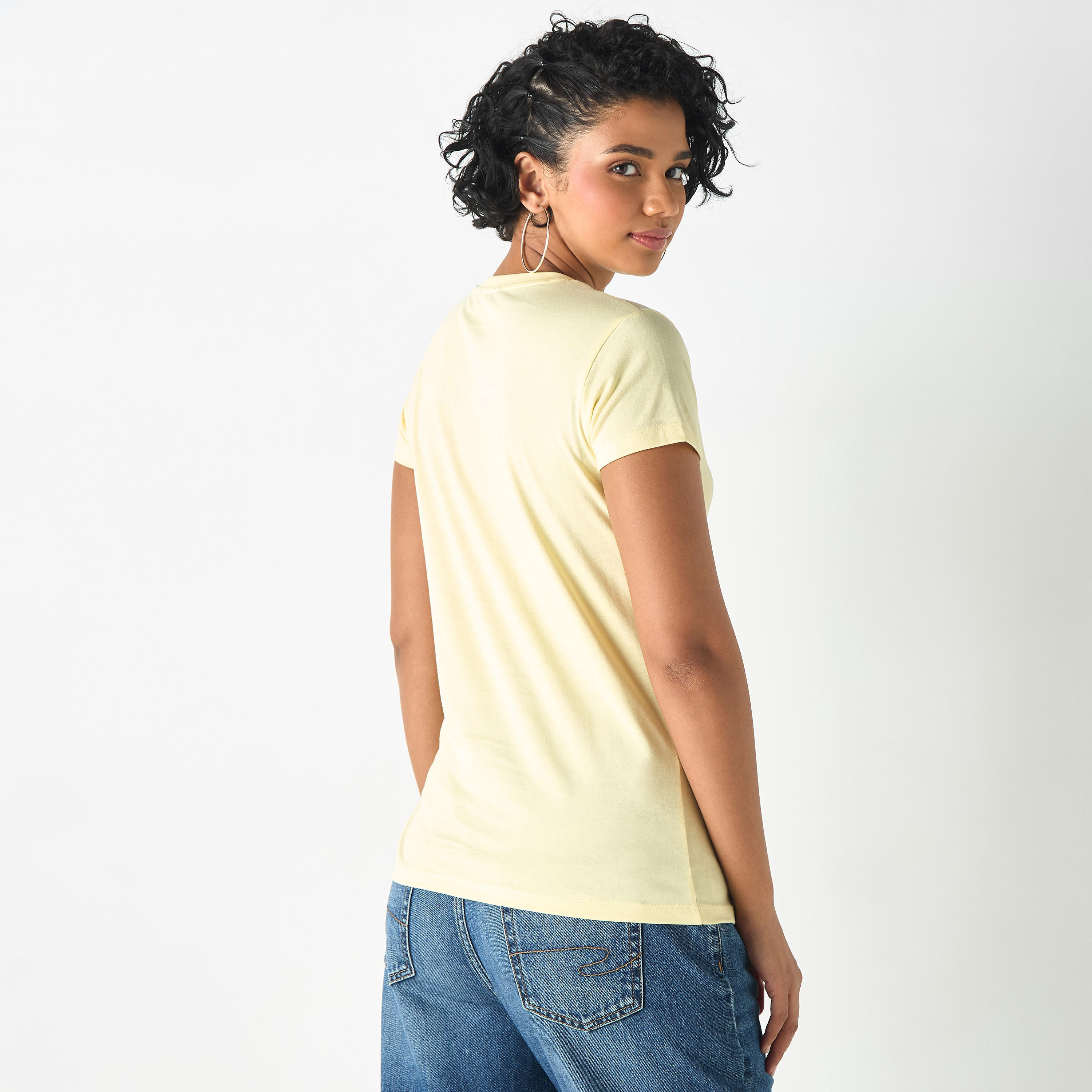 تيشيرت مطرّز بياقة ضيّقة وأكمام قصيرة-women-clothing-tshirts-image-3