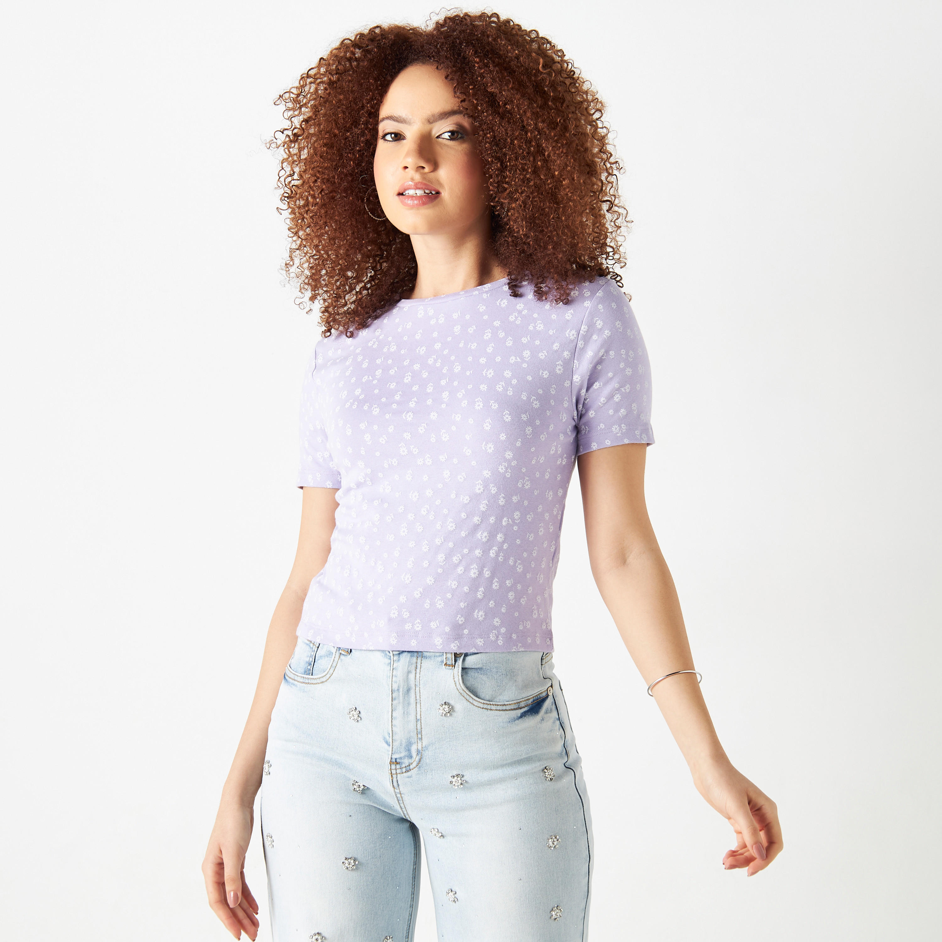 تيشيرت بياقة ضيّقة وأكمام قصيرة وطبعات أزهار-women-clothing-tshirts-image-1