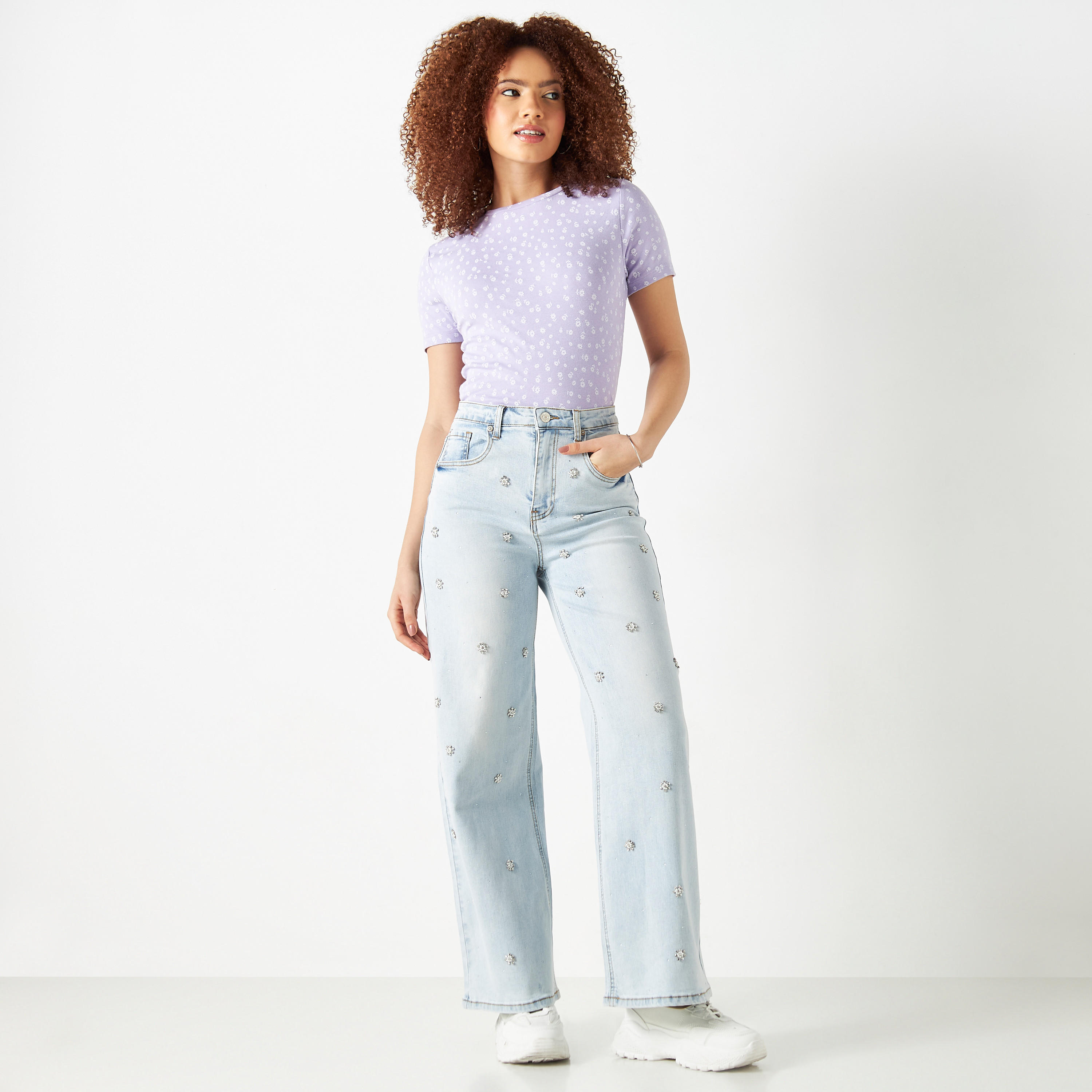 تيشيرت بياقة ضيّقة وأكمام قصيرة وطبعات أزهار-women-clothing-tshirts-image-2