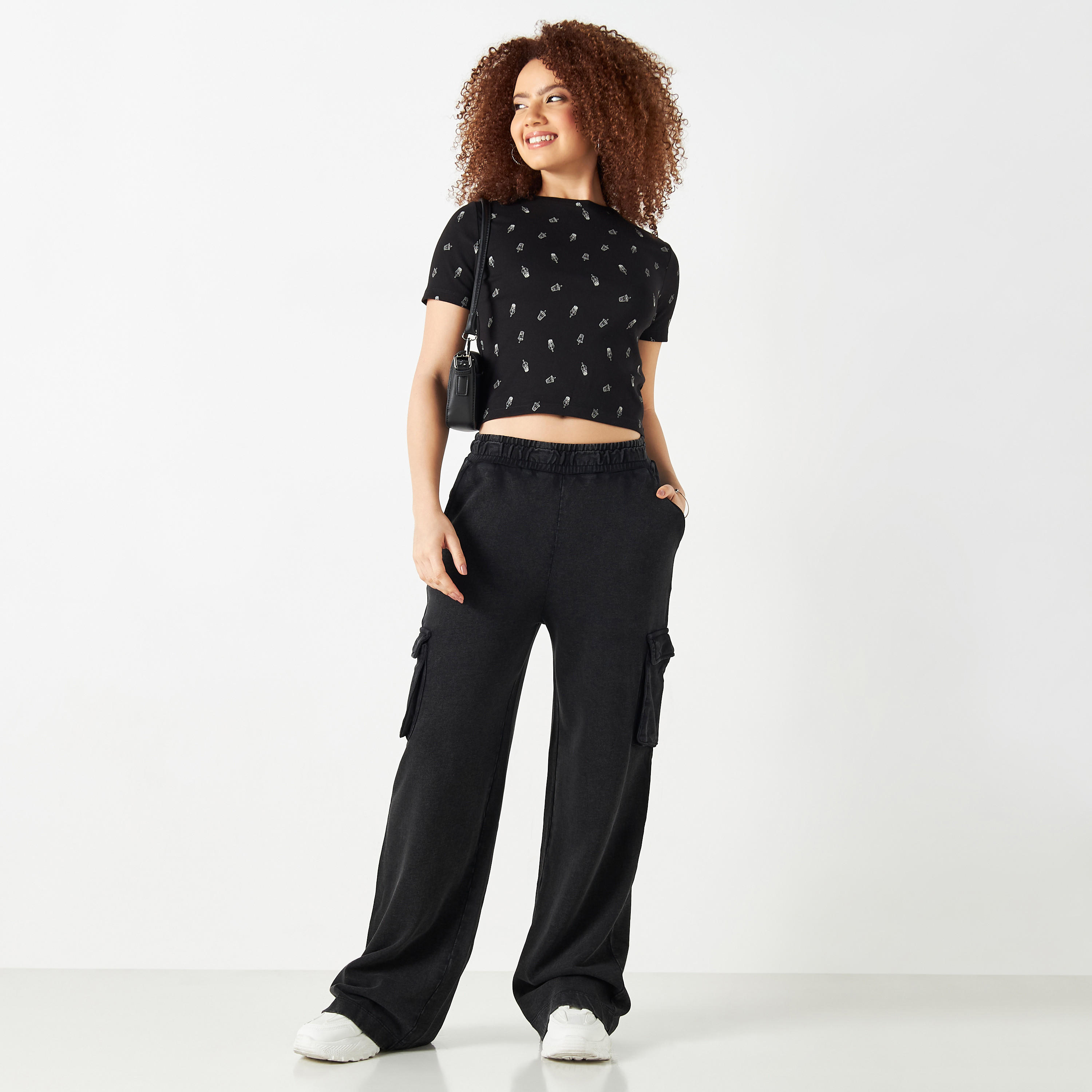 تيشيرت بياقة ضيقة وأكمام قصيرة وطبعات-women-clothing-tshirts-image-3