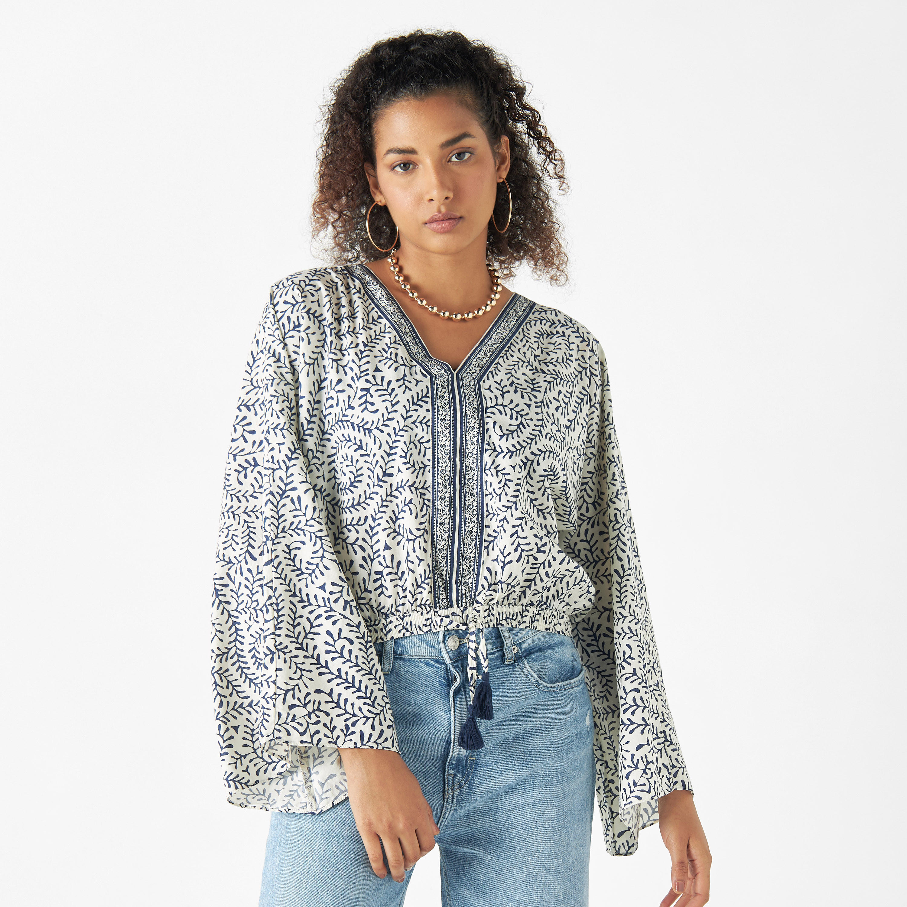 بلوزة بياقة V وخصر برباط وطبعات-women-clothing-shirtsandblouses-blouses-image-1