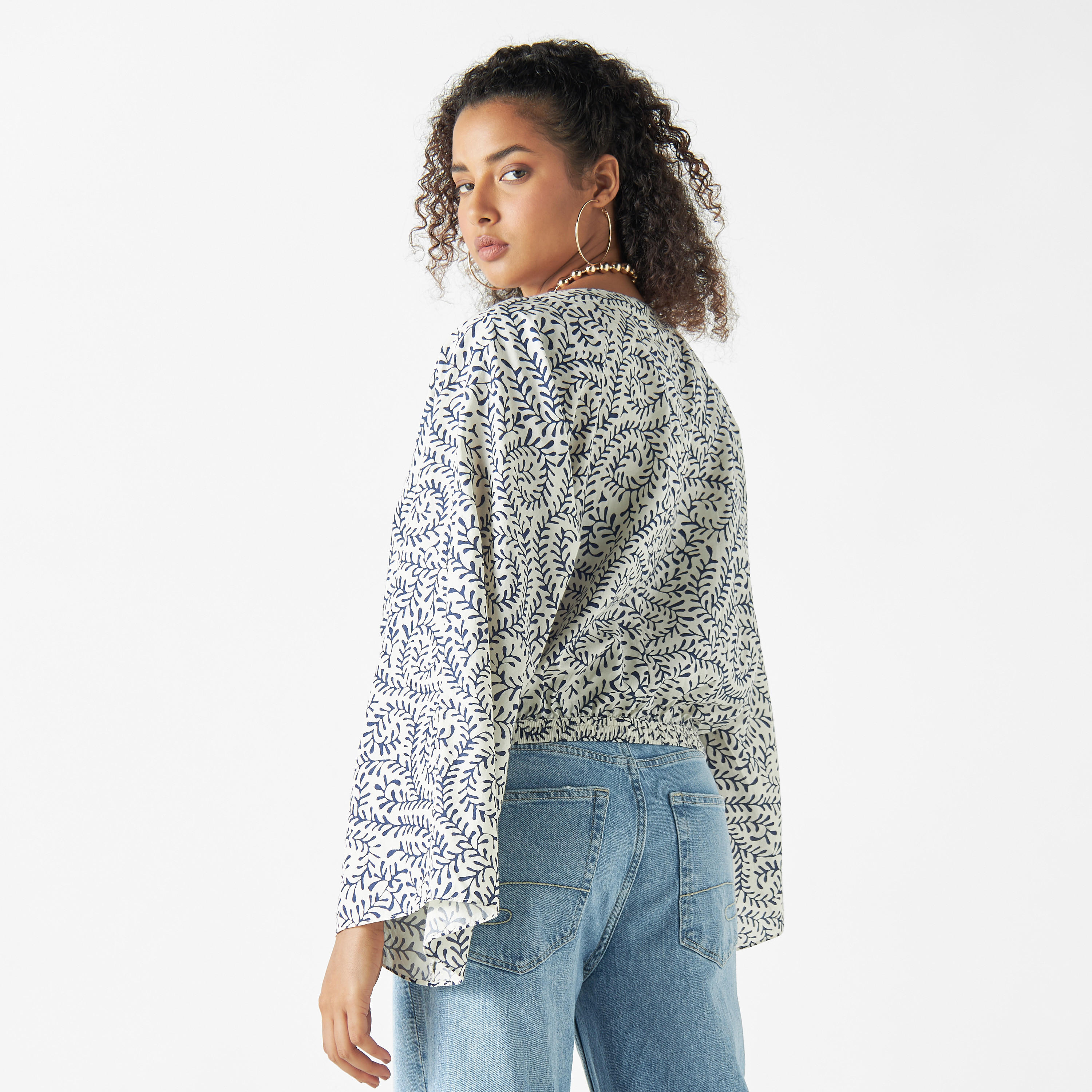 بلوزة بياقة V وخصر برباط وطبعات-women-clothing-shirtsandblouses-blouses-image-3