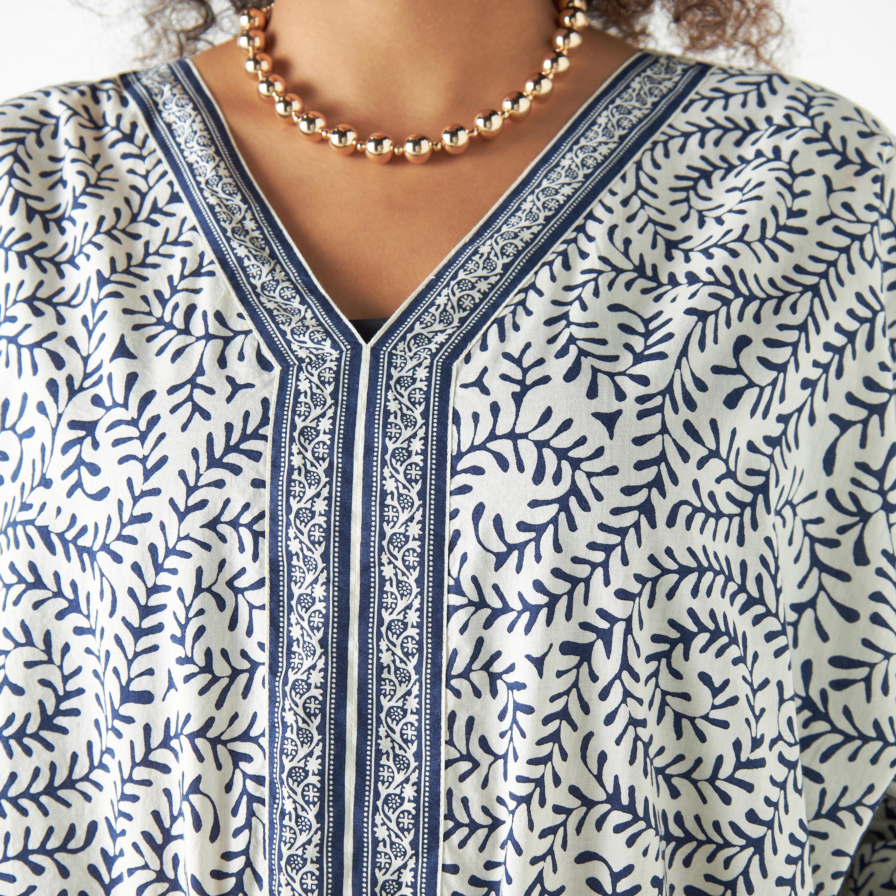 بلوزة بياقة V وخصر برباط وطبعات-women-clothing-shirtsandblouses-blouses-image-4