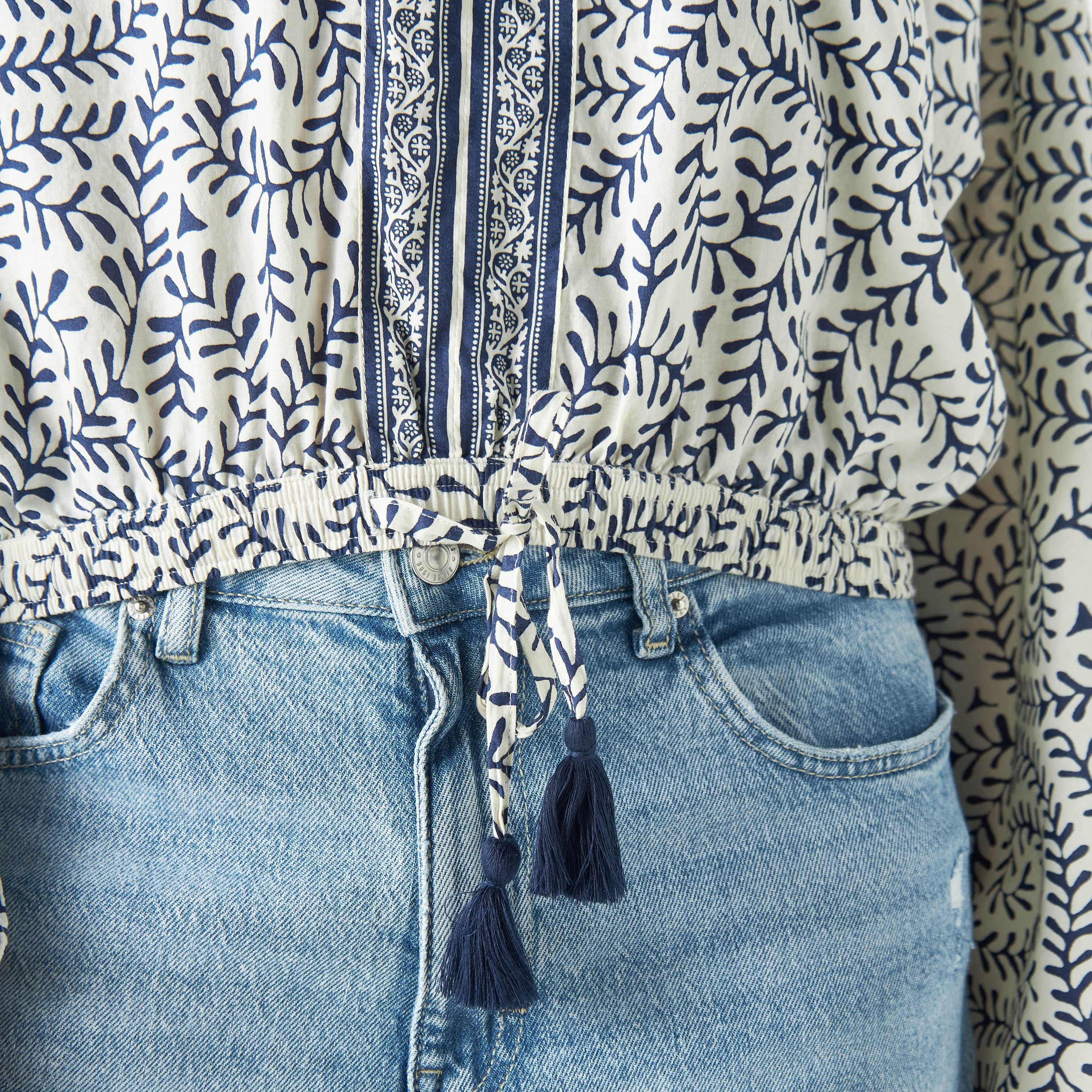بلوزة بياقة V وخصر برباط وطبعات-women-clothing-shirtsandblouses-blouses-image-5