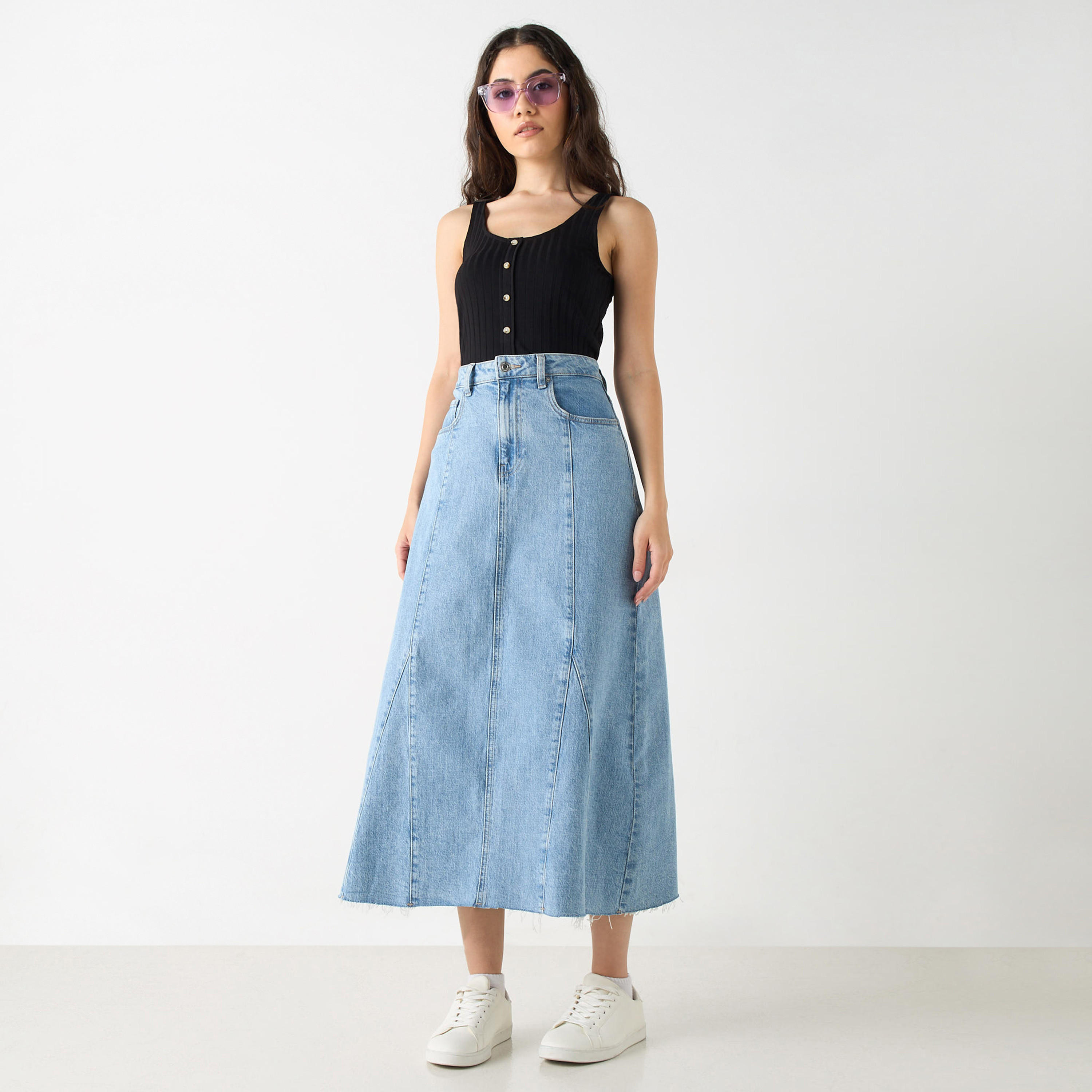 بلوزة مضلّعة بياقة عميقة ودون أكمام-women-clothing-tshirts-image-2