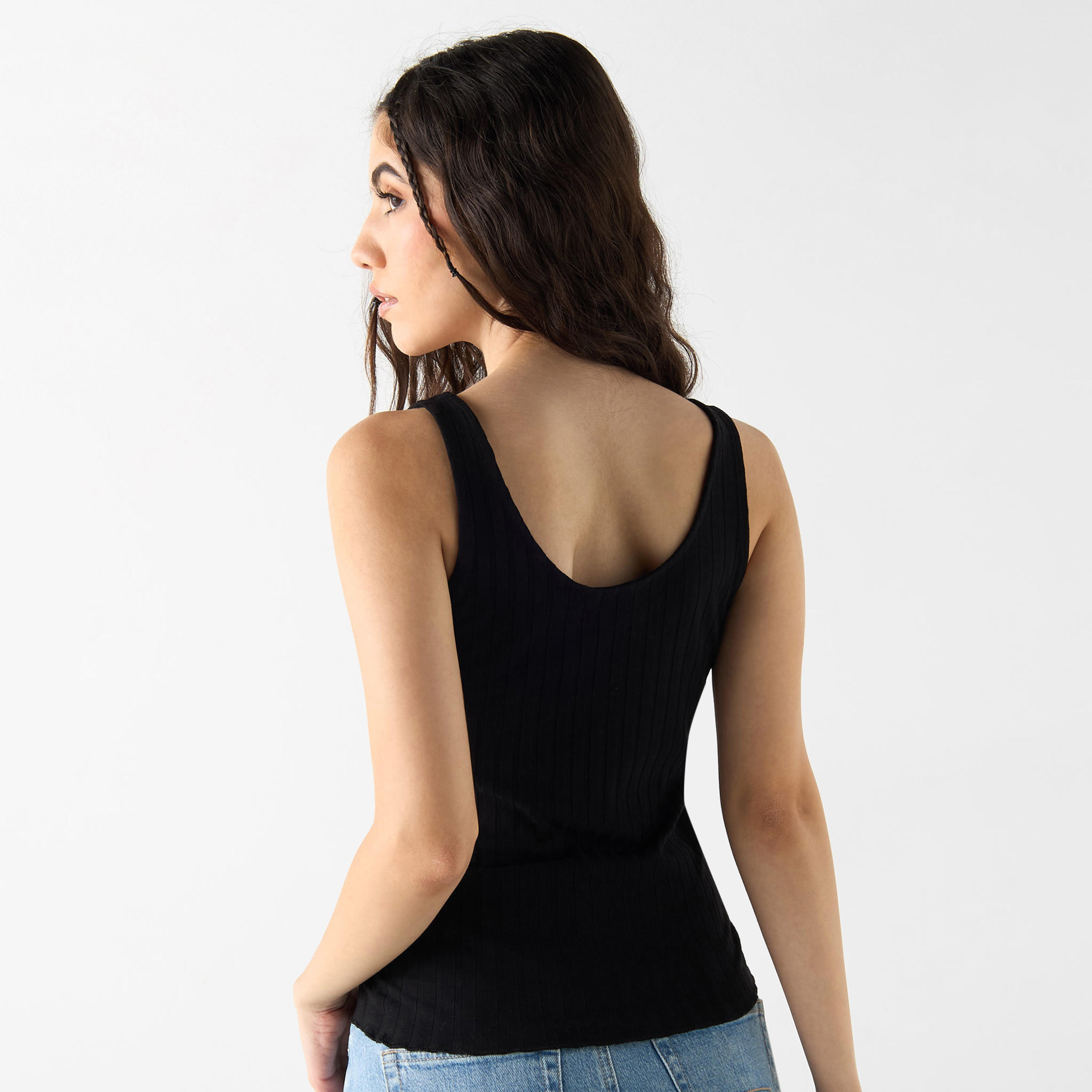 بلوزة مضلّعة بياقة عميقة ودون أكمام-women-clothing-tshirts-image-3