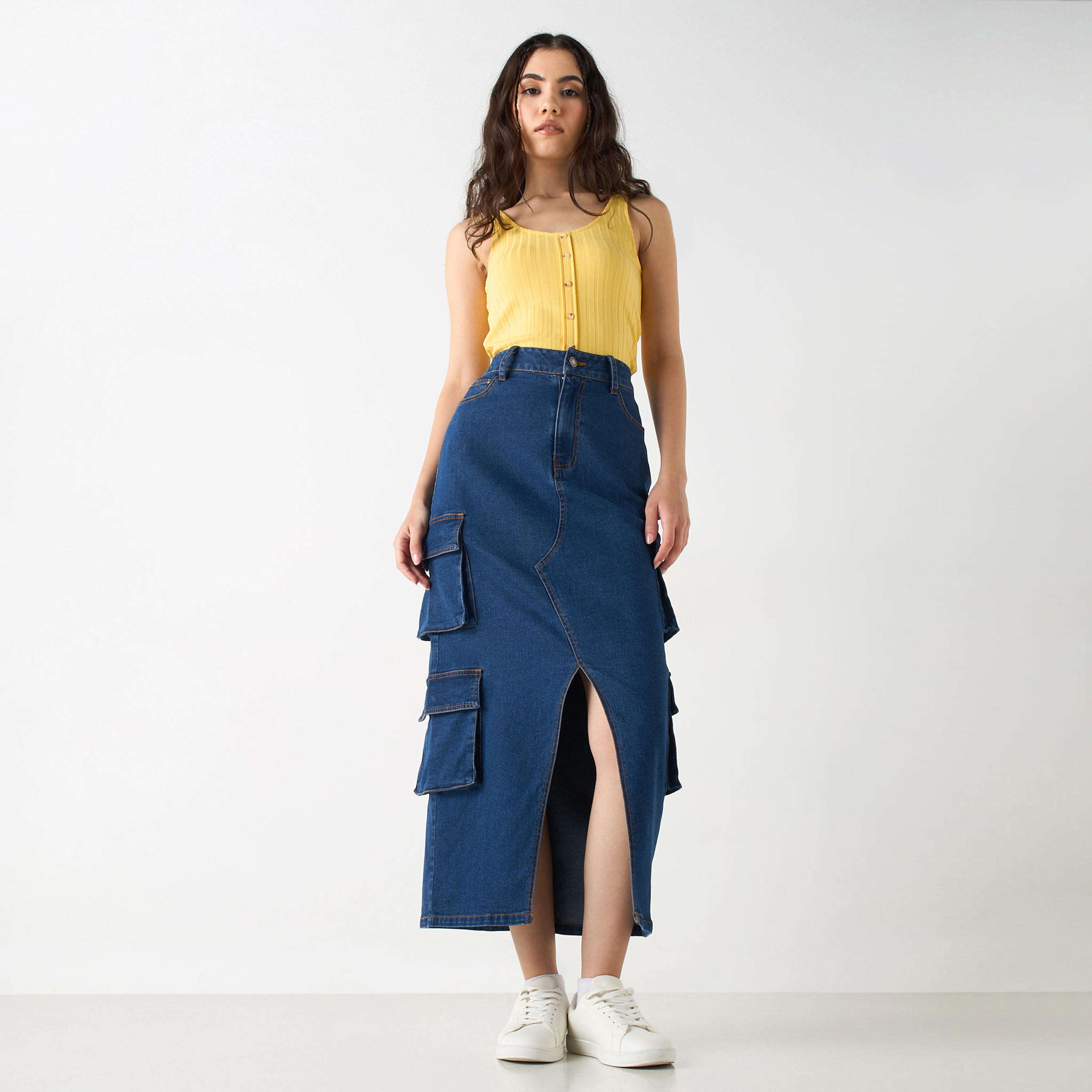 بلوزة مضلّعة بياقة عميقة ودون أكمام-women-clothing-tshirts-image-6