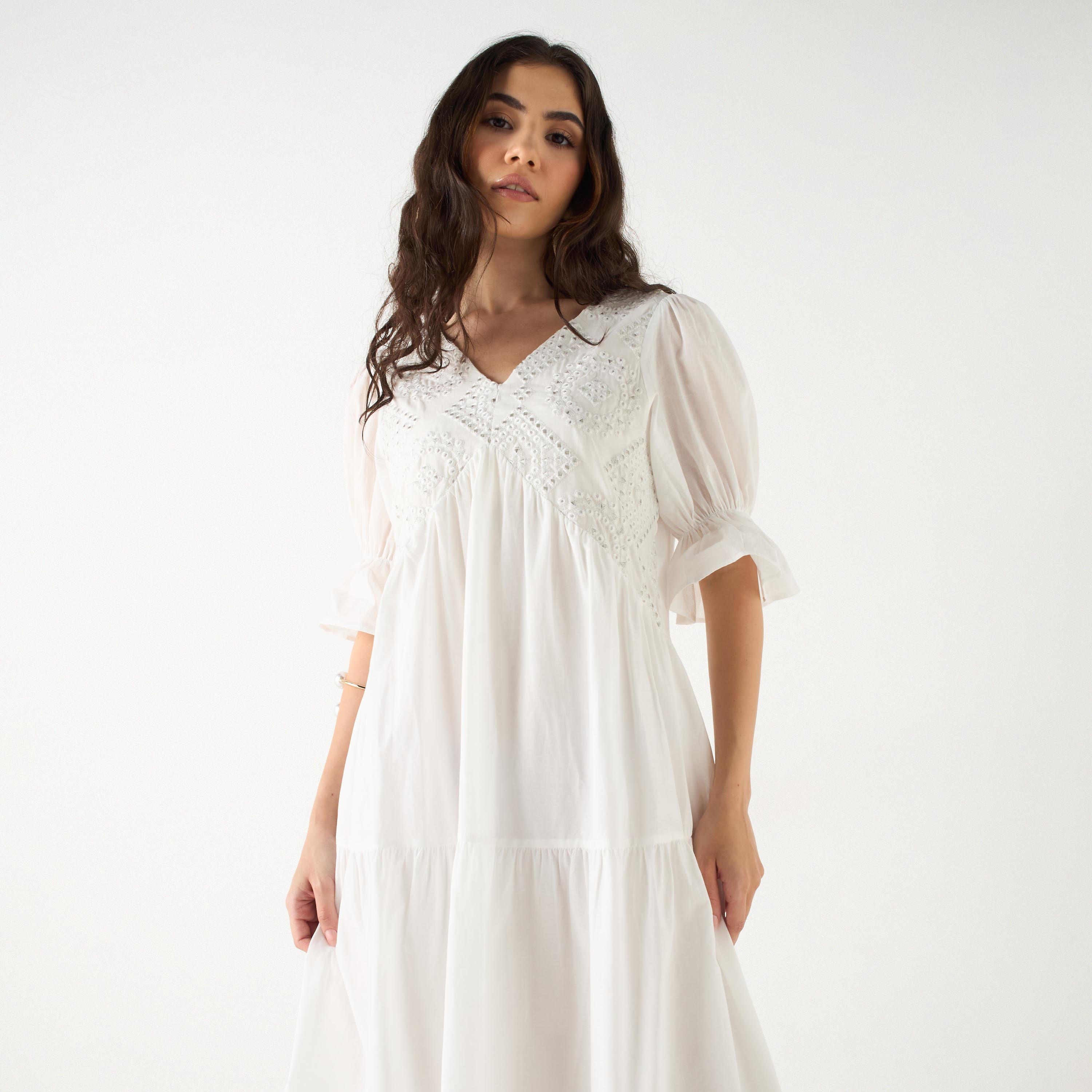 فستان إيه لاين ماكسي مطرّز بياقة V وأكمام قصيرة-women-clothing-dresses-image-4