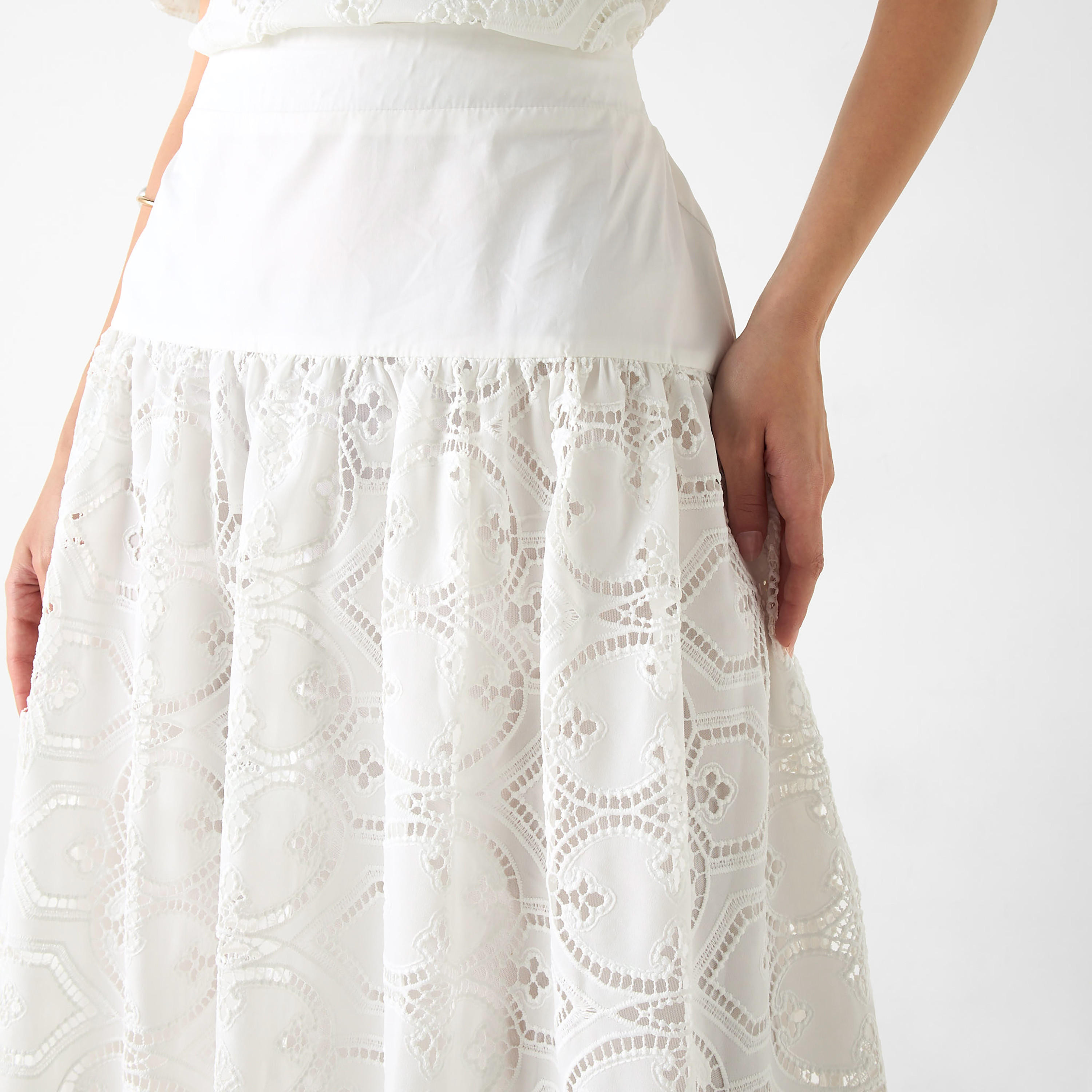 تنورة ميدي بخصر مطاطي وتفاصيل دانتيل-women-clothing-bottoms-skirts-image-4