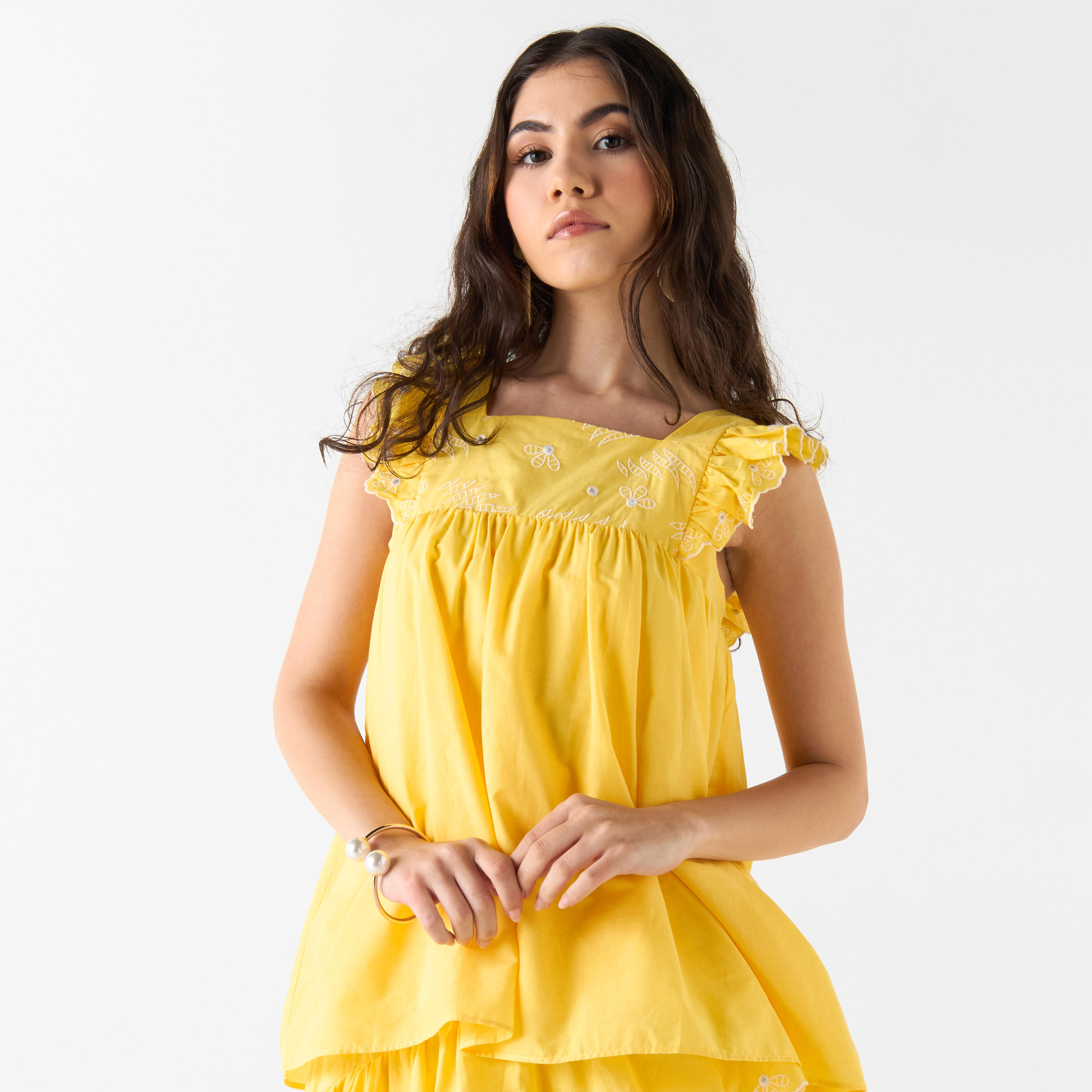 بلوزة بدون أكمام مطرّزة بتفاصيل كشكشة-women-clothing-shirtsandblouses-blouses-image-1