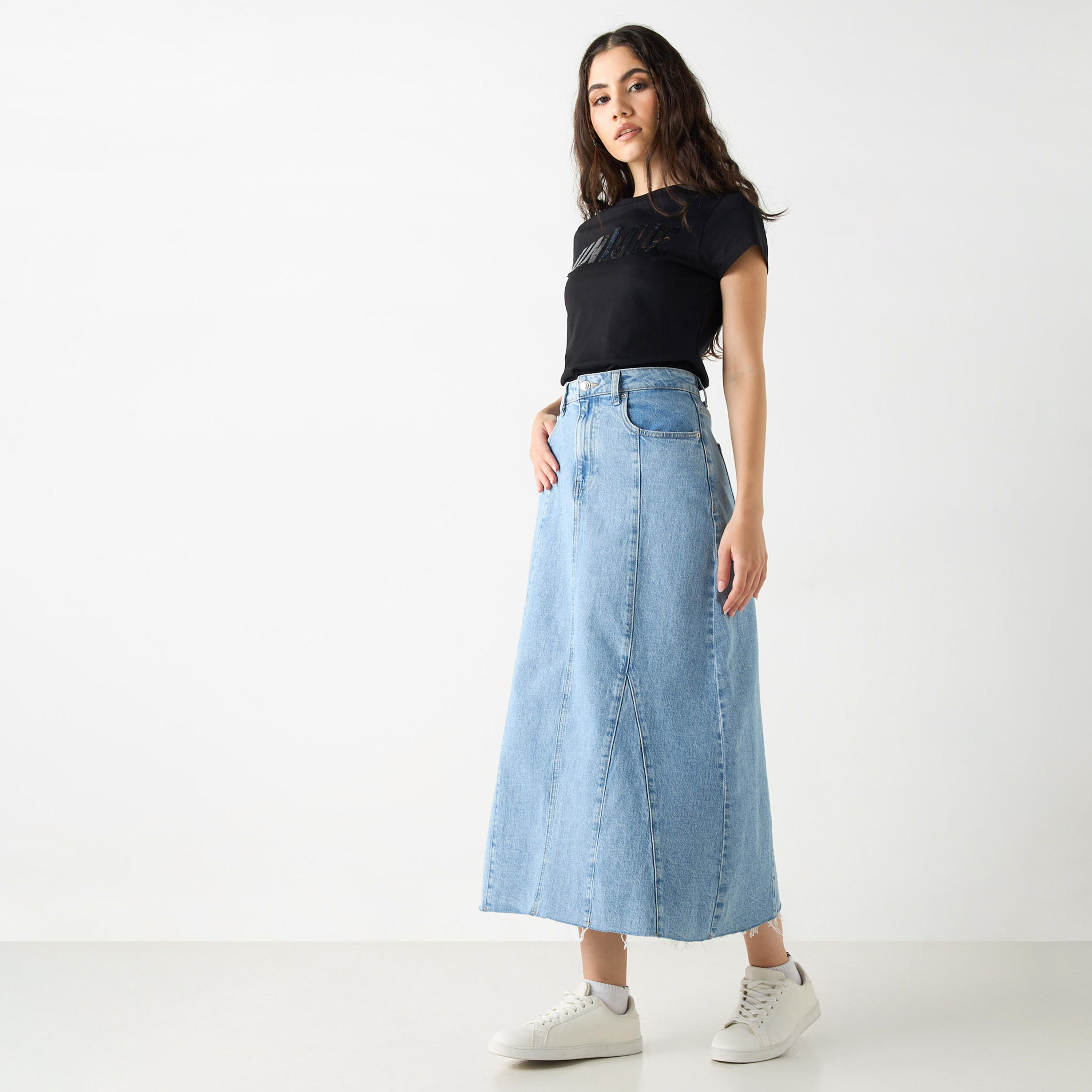 تيشيرت مزين بياقة ضيقة وأكمام قصيرة-women-clothing-tshirts-image-2