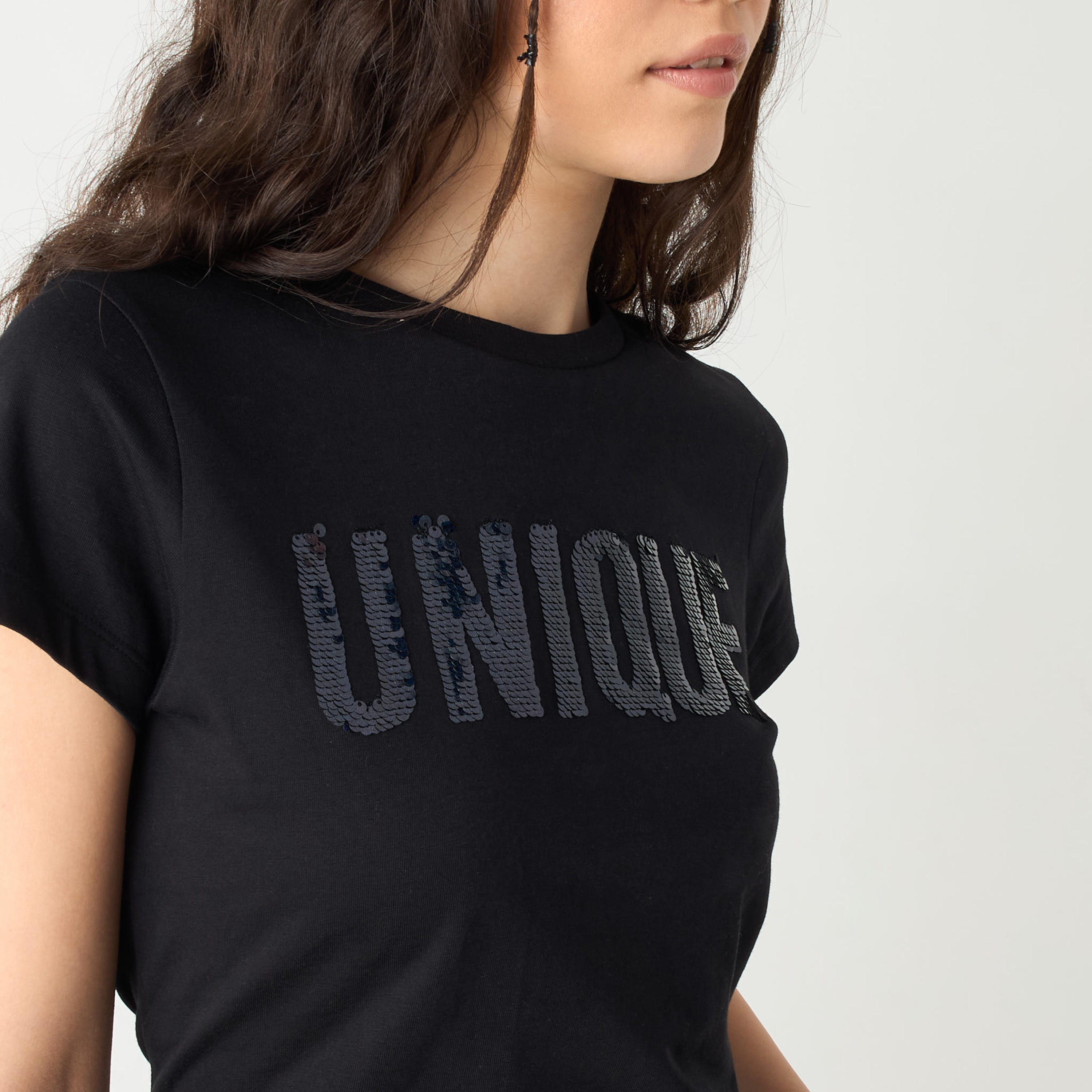 تيشيرت مزين بياقة ضيقة وأكمام قصيرة-women-clothing-tshirts-image-4