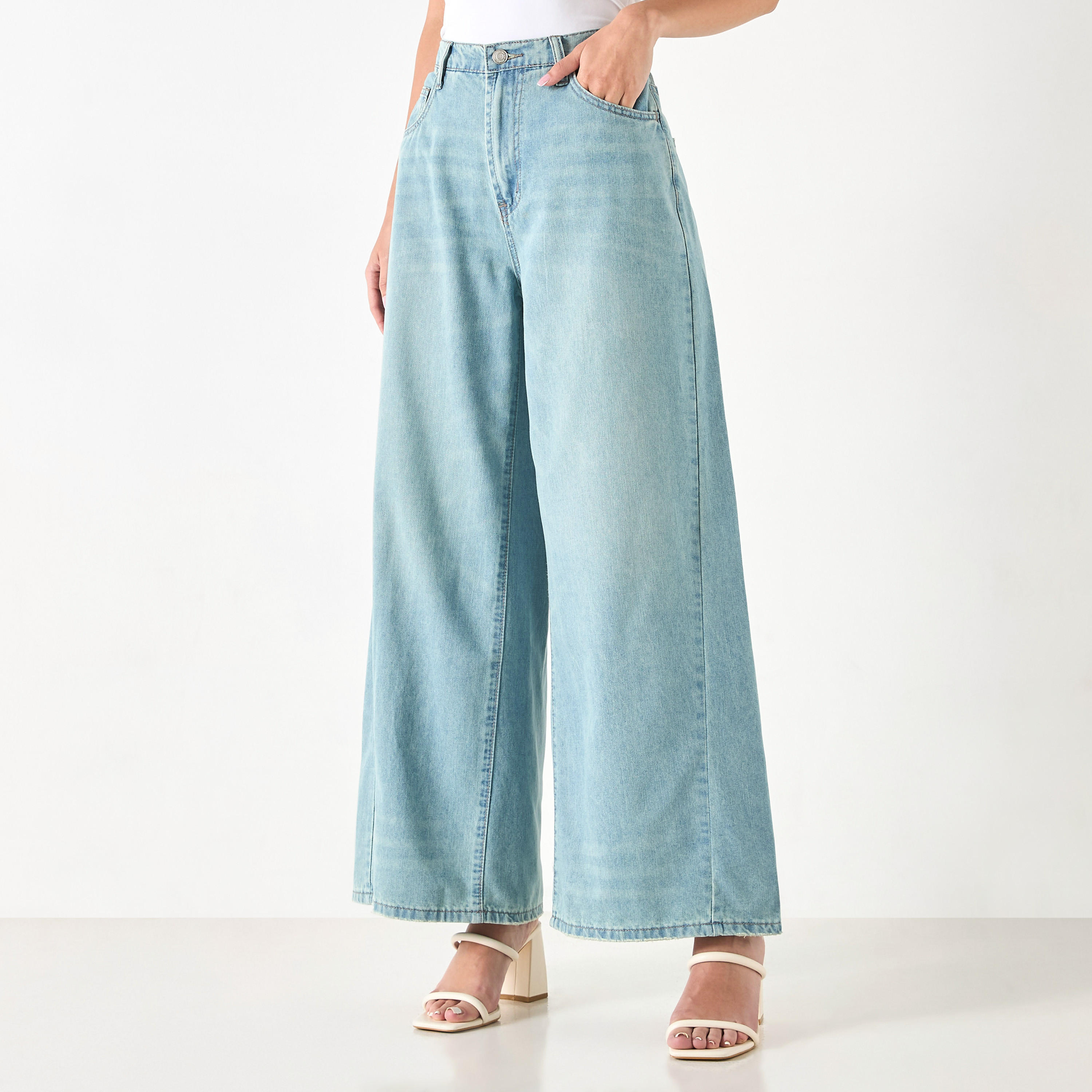 بنطلون جينز سادة واسع الساقين بجيوب-women-clothing-bottoms-jeans-image-1