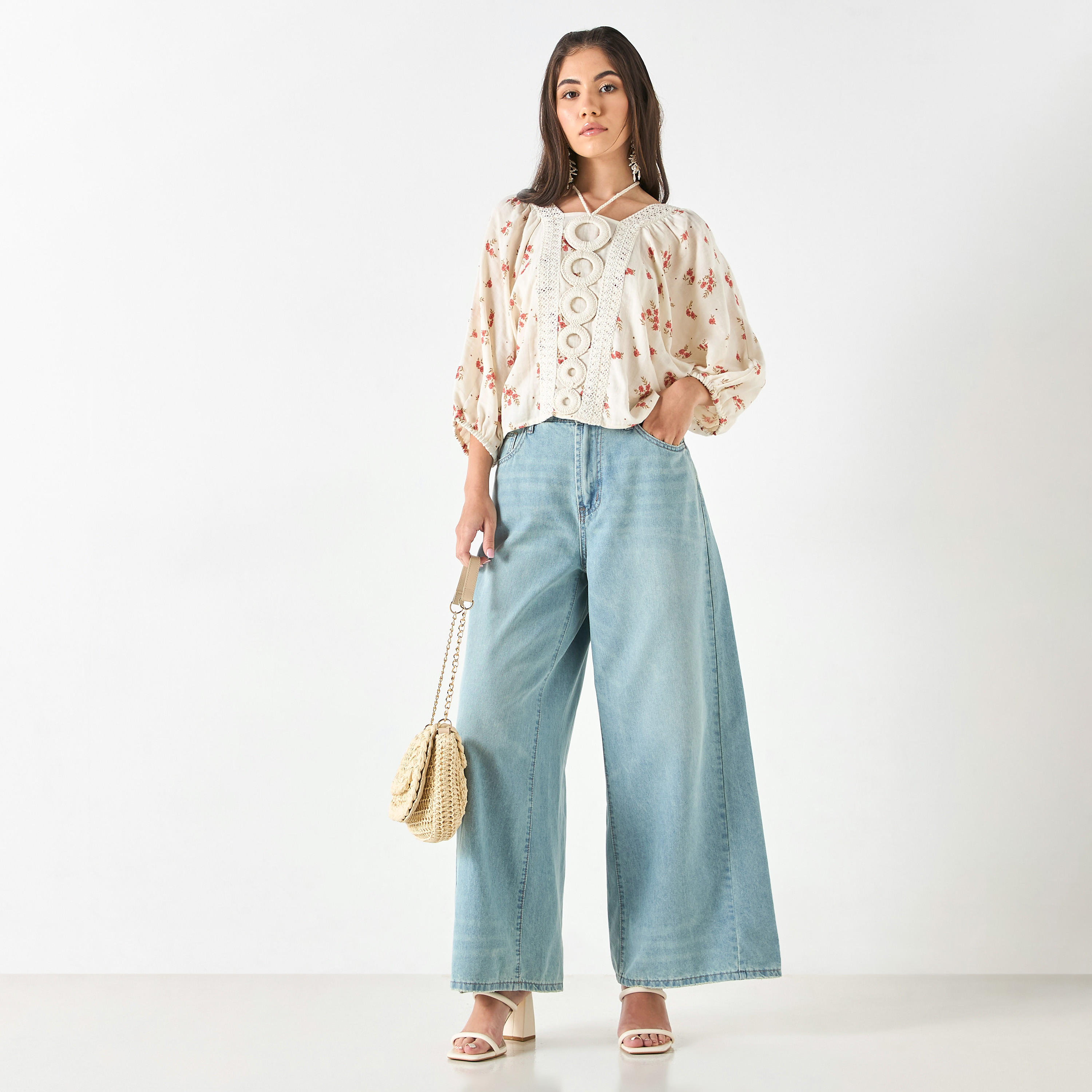 بنطلون جينز سادة واسع الساقين بجيوب-women-clothing-bottoms-jeans-image-2