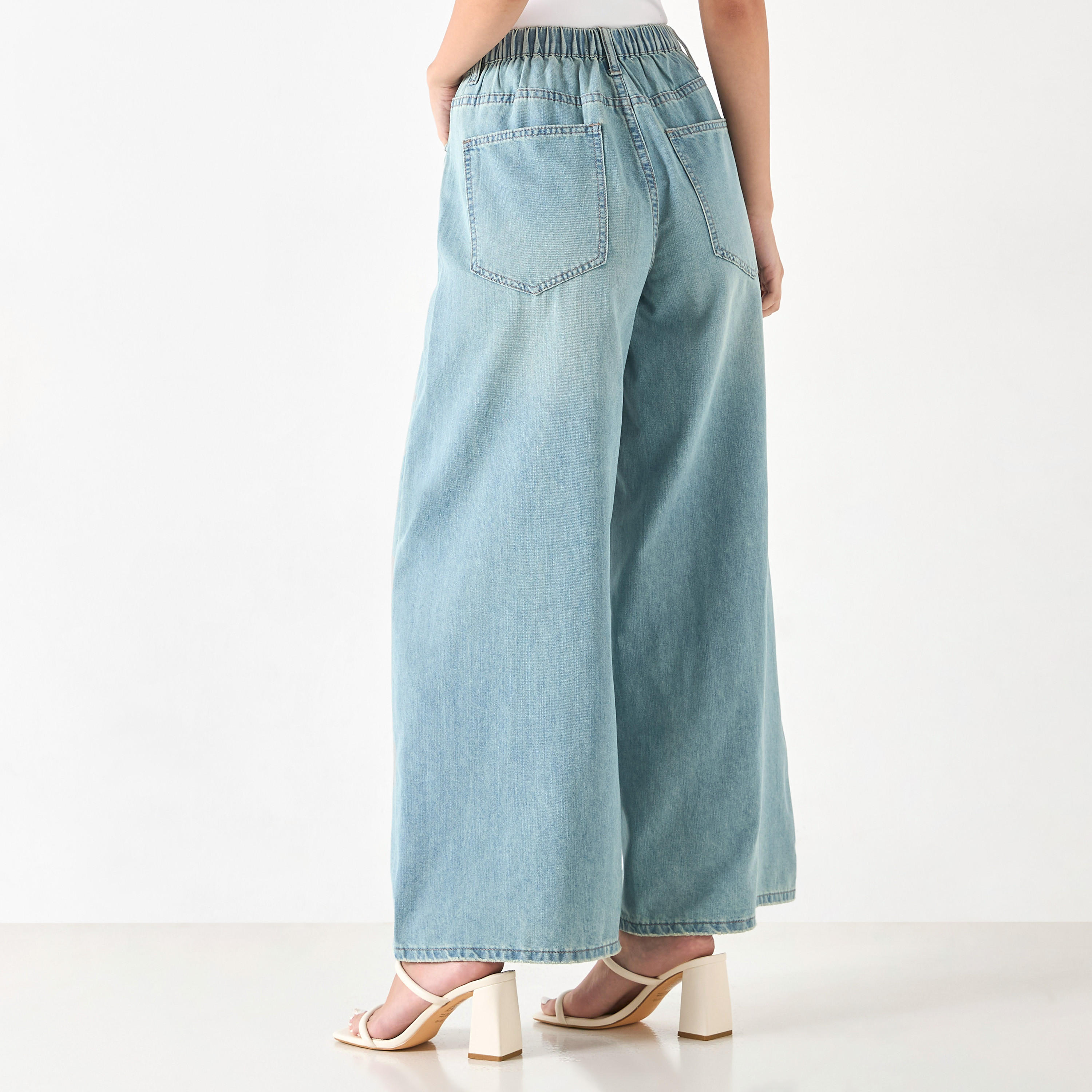 بنطلون جينز سادة واسع الساقين بجيوب-women-clothing-bottoms-jeans-image-3